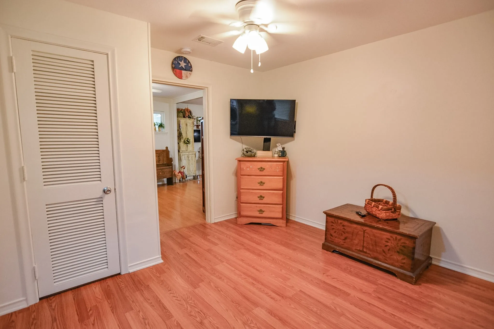 Single Family Residence For Sale in Dallas County , 529 Lee Street, Cedar Hill, Texas 75104, 3 Bedroom, 2 Bathroom, 1 Garage spaces, 1,510 Sqft, built in 1960, mls#21308010, Real Estate Agent in Cedar Hill, Homes For Sale in Dallas county, Homes For Sale in Cedar Hill, Realtor in Cedar Hill Texas, Real Estate Brokerage Independent Realty Texas, Luminita Cordes Realtor