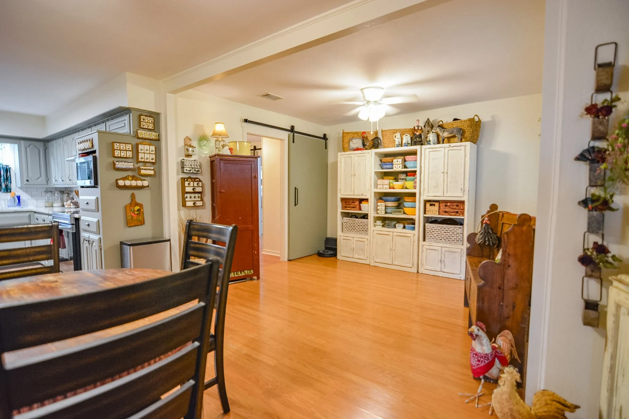Single Family Residence For Sale in Dallas County , 529 Lee Street, Cedar Hill, Texas 75104, 3 Bedroom, 2 Bathroom, 1 Garage spaces, 1,510 Sqft, built in 1960, mls#21308010, Real Estate Agent in Cedar Hill, Homes For Sale in Dallas county, Homes For Sale in Cedar Hill, Realtor in Cedar Hill Texas, Real Estate Brokerage Independent Realty Texas, Luminita Cordes Realtor