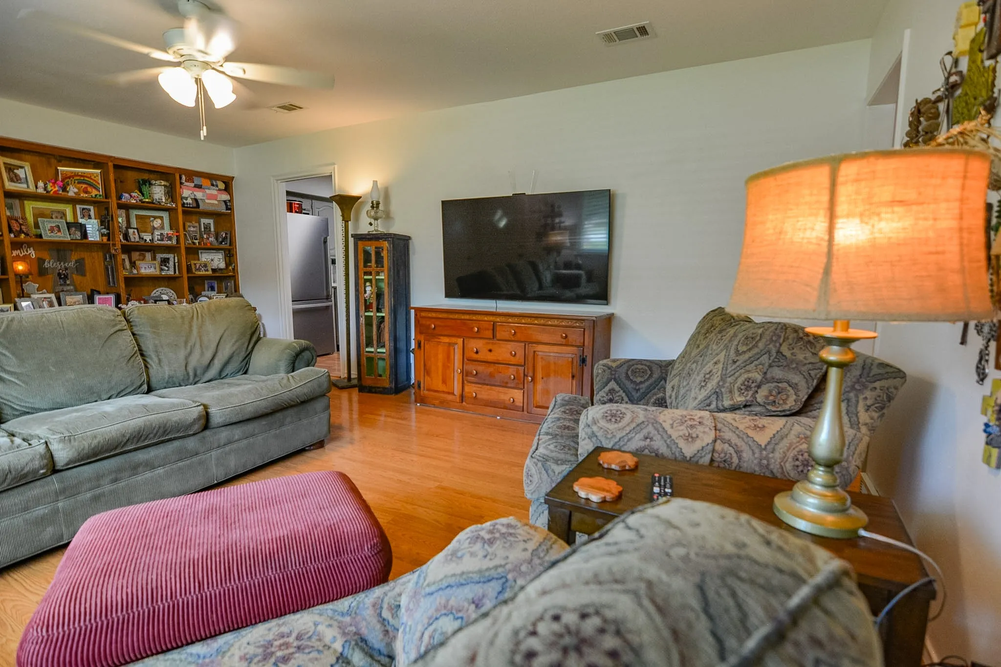 Single Family Residence For Sale in Dallas County , 529 Lee Street, Cedar Hill, Texas 75104, 3 Bedroom, 2 Bathroom, 1 Garage spaces, 1,510 Sqft, built in 1960, mls#21308010, Real Estate Agent in Cedar Hill, Homes For Sale in Dallas county, Homes For Sale in Cedar Hill, Realtor in Cedar Hill Texas, Real Estate Brokerage Independent Realty Texas, Luminita Cordes Realtor