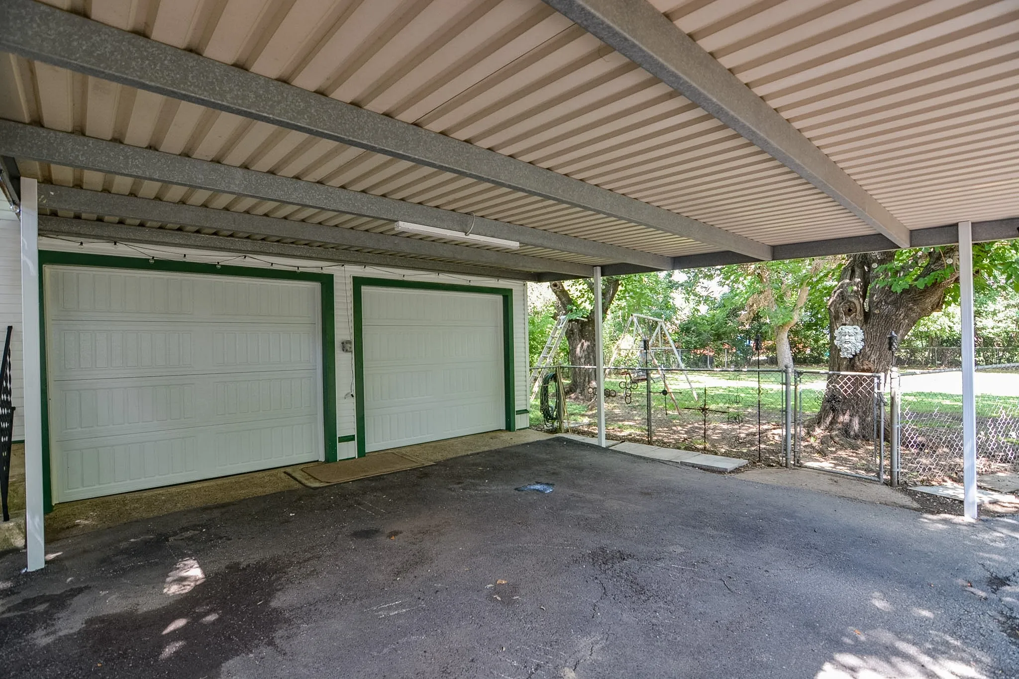 Single Family Residence For Sale in Dallas County , 529 Lee Street, Cedar Hill, Texas 75104, 3 Bedroom, 2 Bathroom, 1 Garage spaces, 1,510 Sqft, built in 1960, mls#21308010, Real Estate Agent in Cedar Hill, Homes For Sale in Dallas county, Homes For Sale in Cedar Hill, Realtor in Cedar Hill Texas, Real Estate Brokerage Independent Realty Texas, Luminita Cordes Realtor