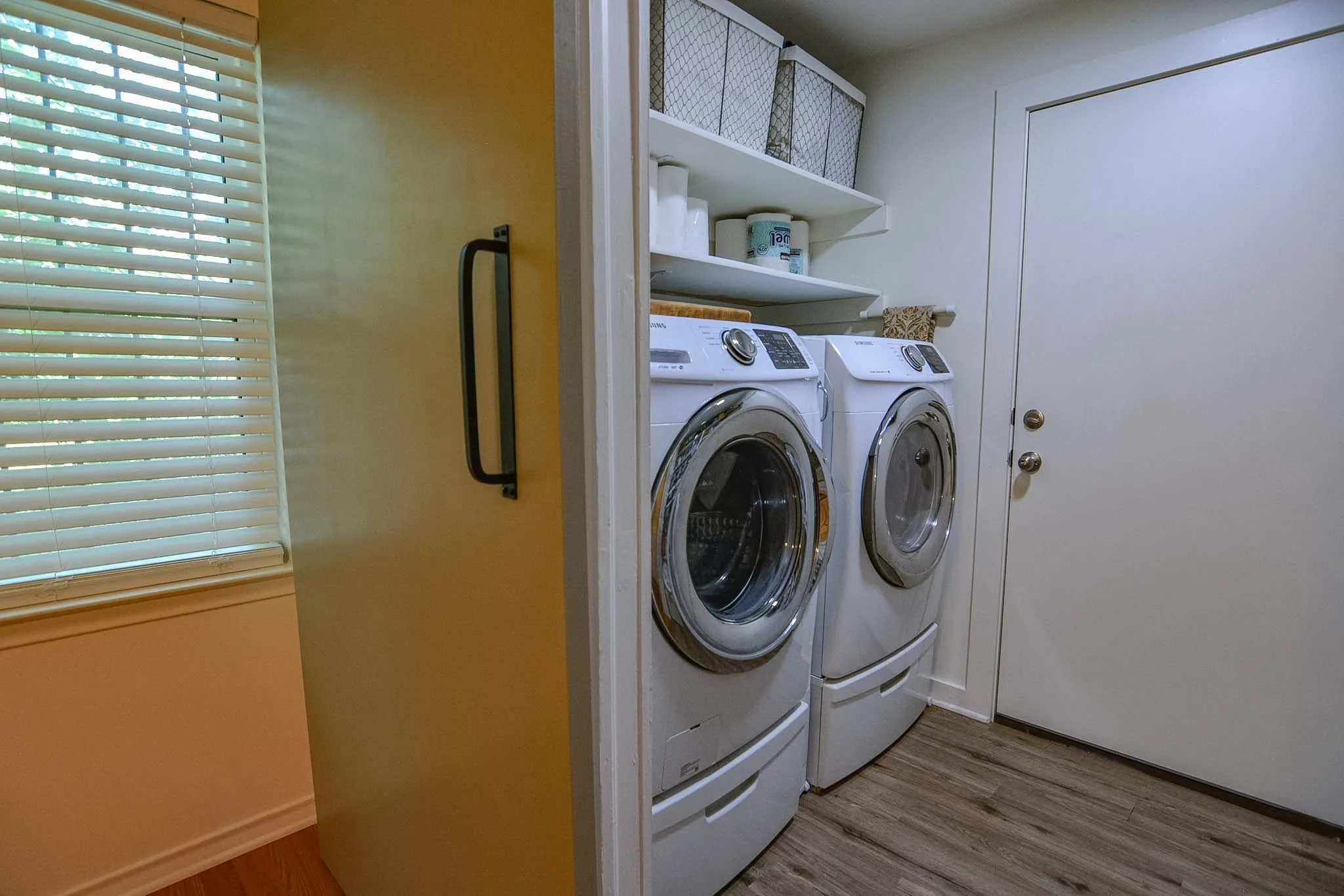 Single Family Residence For Sale in Dallas County , 529 Lee Street, Cedar Hill, Texas 75104, 3 Bedroom, 2 Bathroom, 1 Garage spaces, 1,510 Sqft, built in 1960, mls#21308010, Real Estate Agent in Cedar Hill, Homes For Sale in Dallas county, Homes For Sale in Cedar Hill, Realtor in Cedar Hill Texas, Real Estate Brokerage Independent Realty Texas, Luminita Cordes Realtor