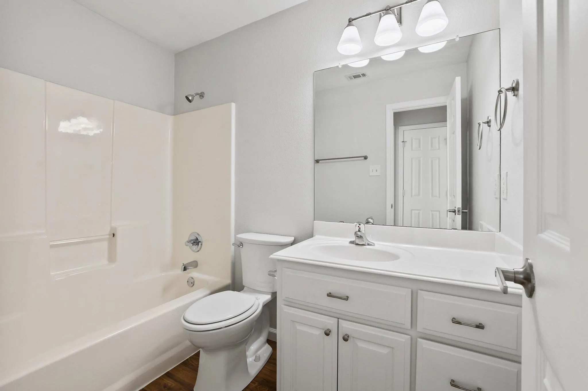 Single Family Residence For Sale in Grayson County , 4810 Hilre Drive, Sherman, Texas 75092, 3 Bedroom, 2 Bathroom, 2 Garage spaces, 1,599 Sqft, built in 2007, mls#21310058, Real Estate Agent in Sherman, Homes For Sale in Grayson county, Homes For Sale in Sherman, Realtor in Sherman Texas, Real Estate Brokerage Independent Realty Texas, Luminita Cordes Realtor
