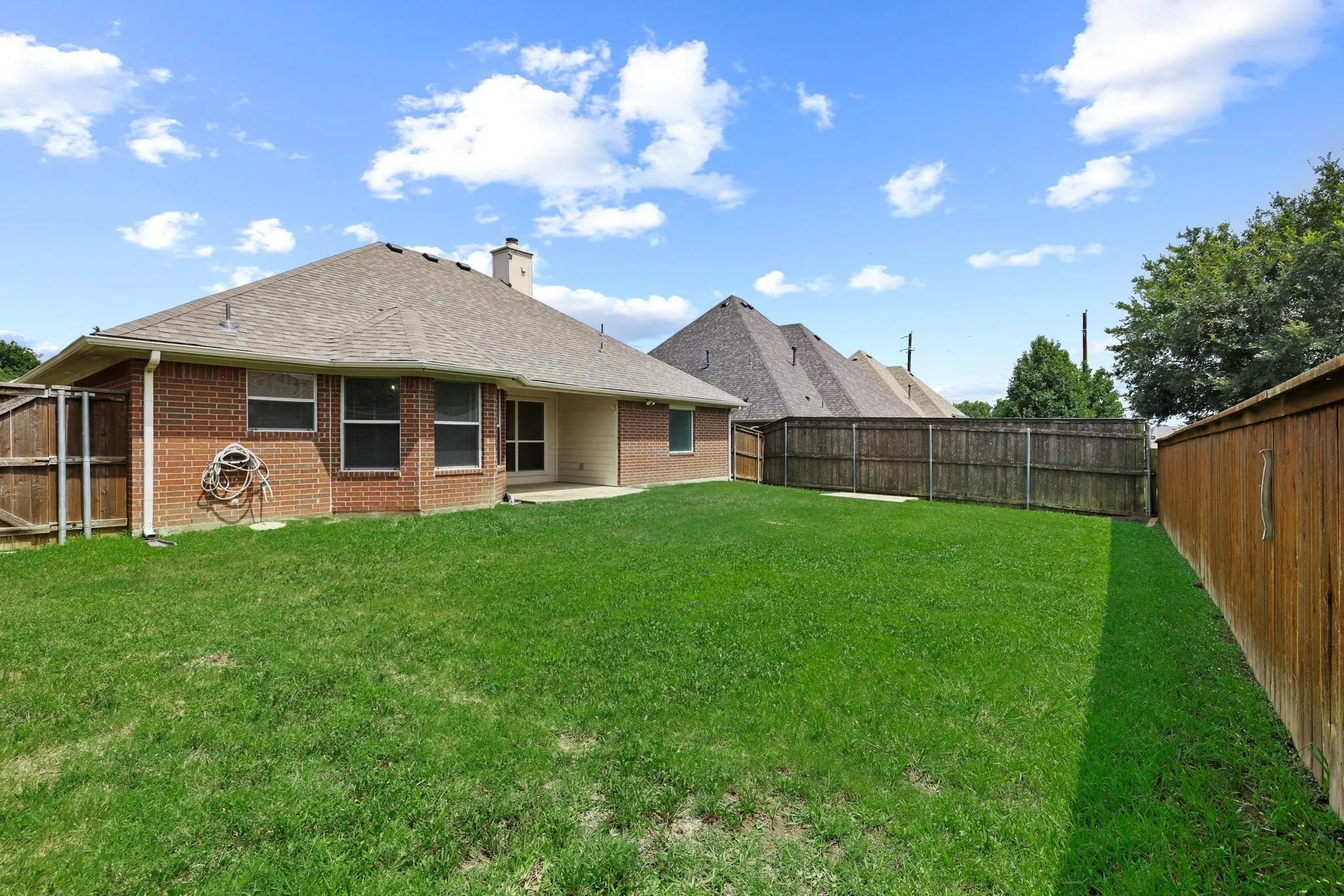 Single Family Residence For Sale in Grayson County , 4810 Hilre Drive, Sherman, Texas 75092, 3 Bedroom, 2 Bathroom, 2 Garage spaces, 1,599 Sqft, built in 2007, mls#21310058, Real Estate Agent in Sherman, Homes For Sale in Grayson county, Homes For Sale in Sherman, Realtor in Sherman Texas, Real Estate Brokerage Independent Realty Texas, Luminita Cordes Realtor