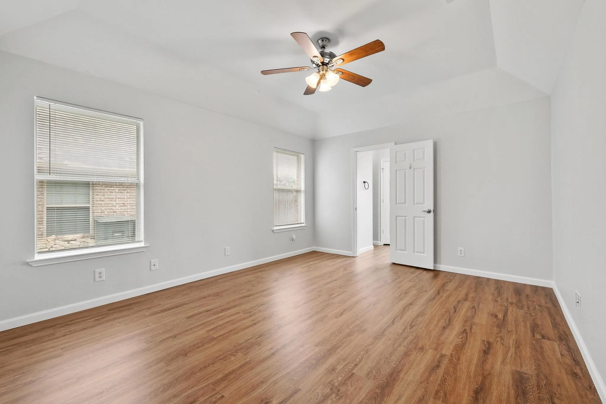 Single Family Residence For Sale in Grayson County , 4810 Hilre Drive, Sherman, Texas 75092, 3 Bedroom, 2 Bathroom, 2 Garage spaces, 1,599 Sqft, built in 2007, mls#21310058, Real Estate Agent in Sherman, Homes For Sale in Grayson county, Homes For Sale in Sherman, Realtor in Sherman Texas, Real Estate Brokerage Independent Realty Texas, Luminita Cordes Realtor