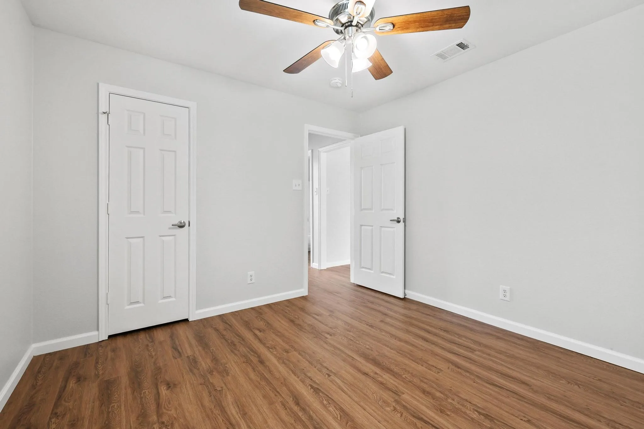 Single Family Residence For Sale in Grayson County , 4810 Hilre Drive, Sherman, Texas 75092, 3 Bedroom, 2 Bathroom, 2 Garage spaces, 1,599 Sqft, built in 2007, mls#21310058, Real Estate Agent in Sherman, Homes For Sale in Grayson county, Homes For Sale in Sherman, Realtor in Sherman Texas, Real Estate Brokerage Independent Realty Texas, Luminita Cordes Realtor