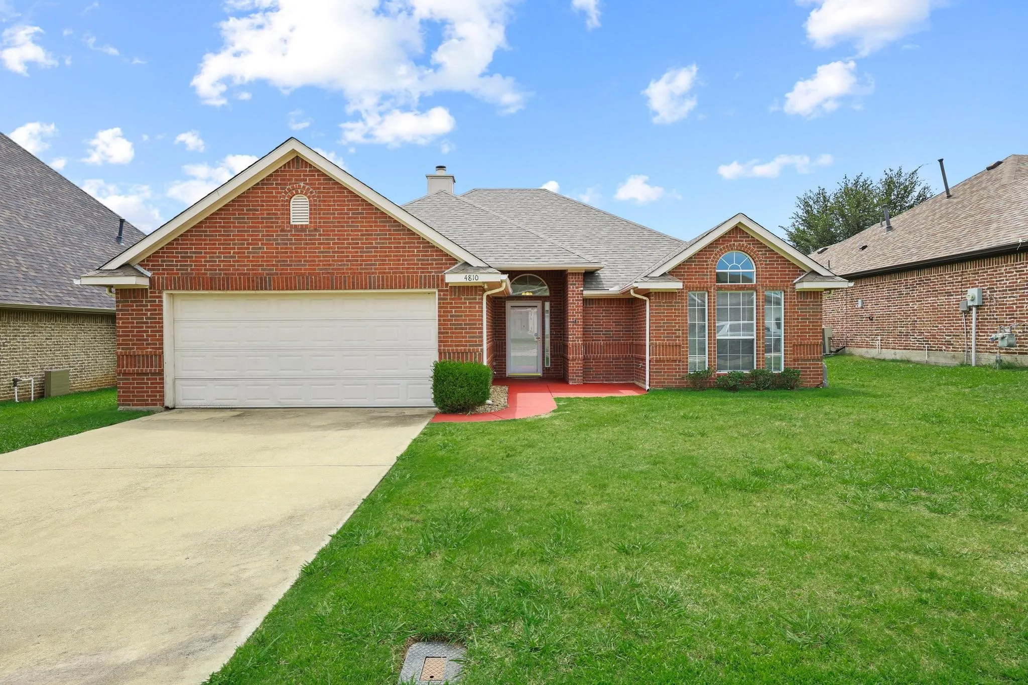 Single Family Residence For Sale in Grayson County , 4810 Hilre Drive, Sherman, Texas 75092, 3 Bedroom, 2 Bathroom, 2 Garage spaces, 1,599 Sqft, built in 2007, mls#21310058, Real Estate Agent in Sherman, Homes For Sale in Grayson county, Homes For Sale in Sherman, Realtor in Sherman Texas, Real Estate Brokerage Independent Realty Texas, Luminita Cordes Realtor