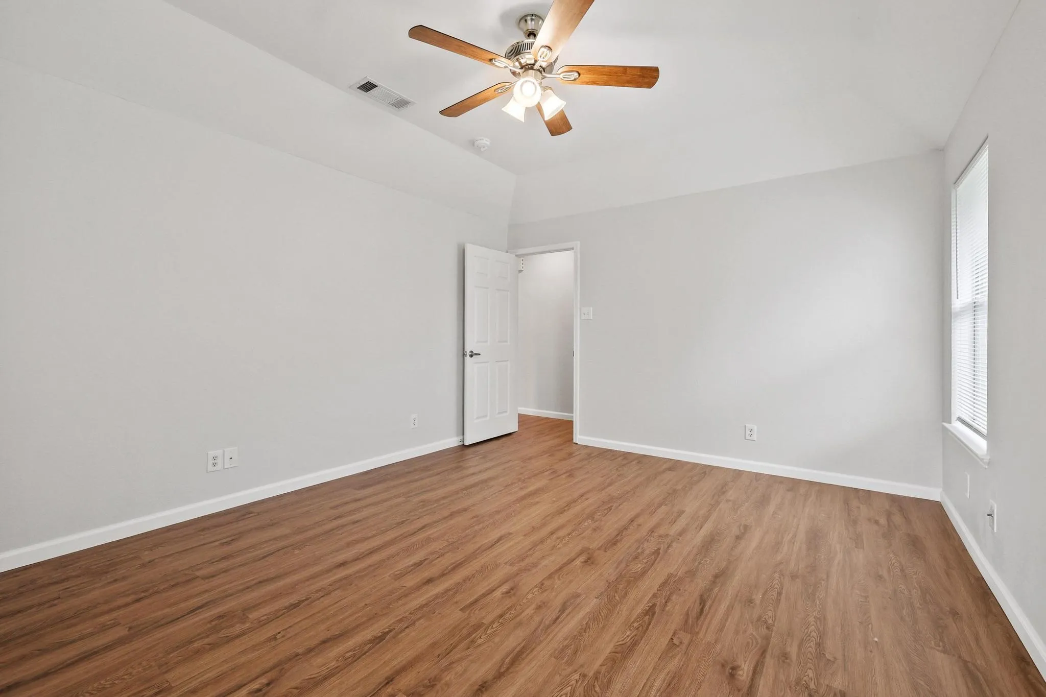 Single Family Residence For Sale in Grayson County , 4810 Hilre Drive, Sherman, Texas 75092, 3 Bedroom, 2 Bathroom, 2 Garage spaces, 1,599 Sqft, built in 2007, mls#21310058, Real Estate Agent in Sherman, Homes For Sale in Grayson county, Homes For Sale in Sherman, Realtor in Sherman Texas, Real Estate Brokerage Independent Realty Texas, Luminita Cordes Realtor