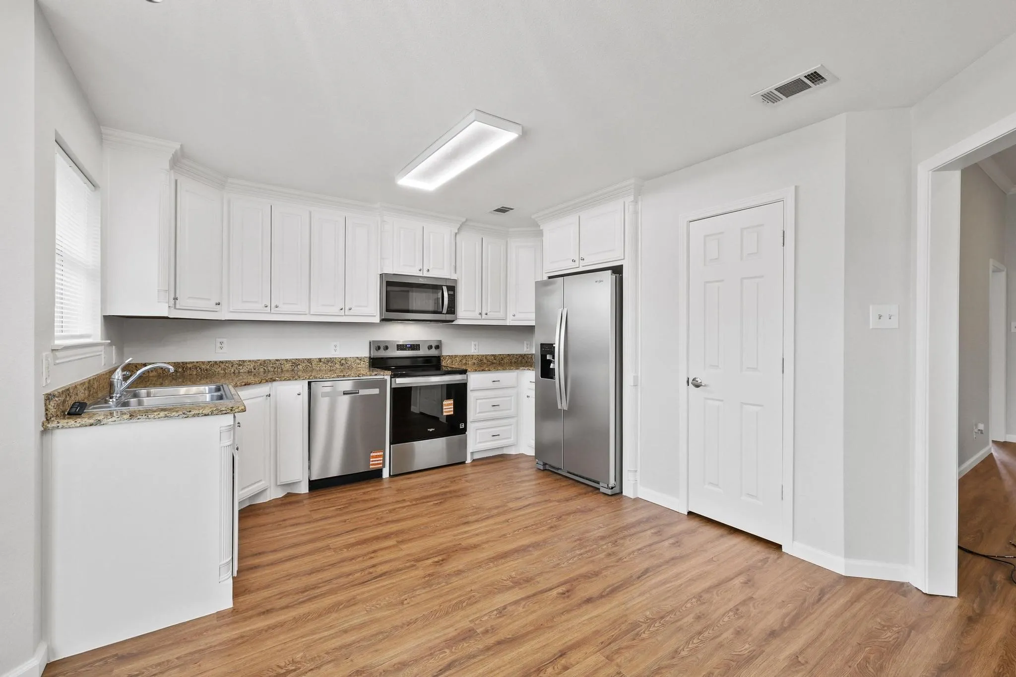 Single Family Residence For Sale in Grayson County , 4810 Hilre Drive, Sherman, Texas 75092, 3 Bedroom, 2 Bathroom, 2 Garage spaces, 1,599 Sqft, built in 2007, mls#21310058, Real Estate Agent in Sherman, Homes For Sale in Grayson county, Homes For Sale in Sherman, Realtor in Sherman Texas, Real Estate Brokerage Independent Realty Texas, Luminita Cordes Realtor