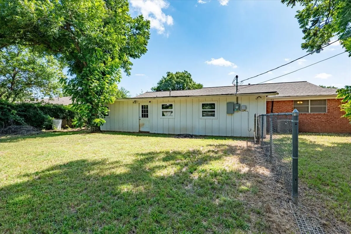 Single Family Residence For Sale in Erath County , 1762 N Mc Cart Street, Stephenville, Texas 76401, 4 Bedroom, 2 Bathroom, 1 Garage spaces, 1,990 Sqft, built in 1963, mls#21305333, Real Estate Agent in Stephenville, Homes For Sale in Erath county, Homes For Sale in Stephenville, Realtor in Stephenville Texas, Real Estate Brokerage Independent Realty Texas, Luminita Cordes Realtor