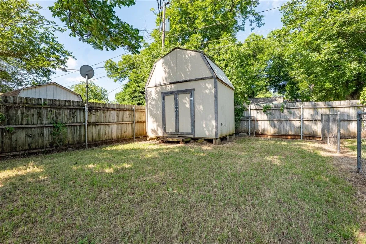 Single Family Residence For Sale in Erath County , 1762 N Mc Cart Street, Stephenville, Texas 76401, 4 Bedroom, 2 Bathroom, 1 Garage spaces, 1,990 Sqft, built in 1963, mls#21305333, Real Estate Agent in Stephenville, Homes For Sale in Erath county, Homes For Sale in Stephenville, Realtor in Stephenville Texas, Real Estate Brokerage Independent Realty Texas, Luminita Cordes Realtor