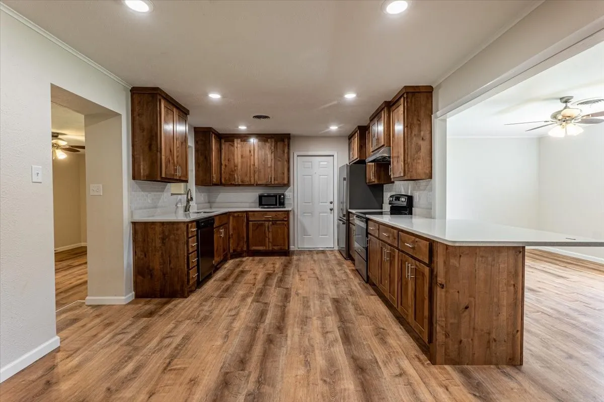 Single Family Residence For Sale in Erath County , 1762 N Mc Cart Street, Stephenville, Texas 76401, 4 Bedroom, 2 Bathroom, 1 Garage spaces, 1,990 Sqft, built in 1963, mls#21305333, Real Estate Agent in Stephenville, Homes For Sale in Erath county, Homes For Sale in Stephenville, Realtor in Stephenville Texas, Real Estate Brokerage Independent Realty Texas, Luminita Cordes Realtor