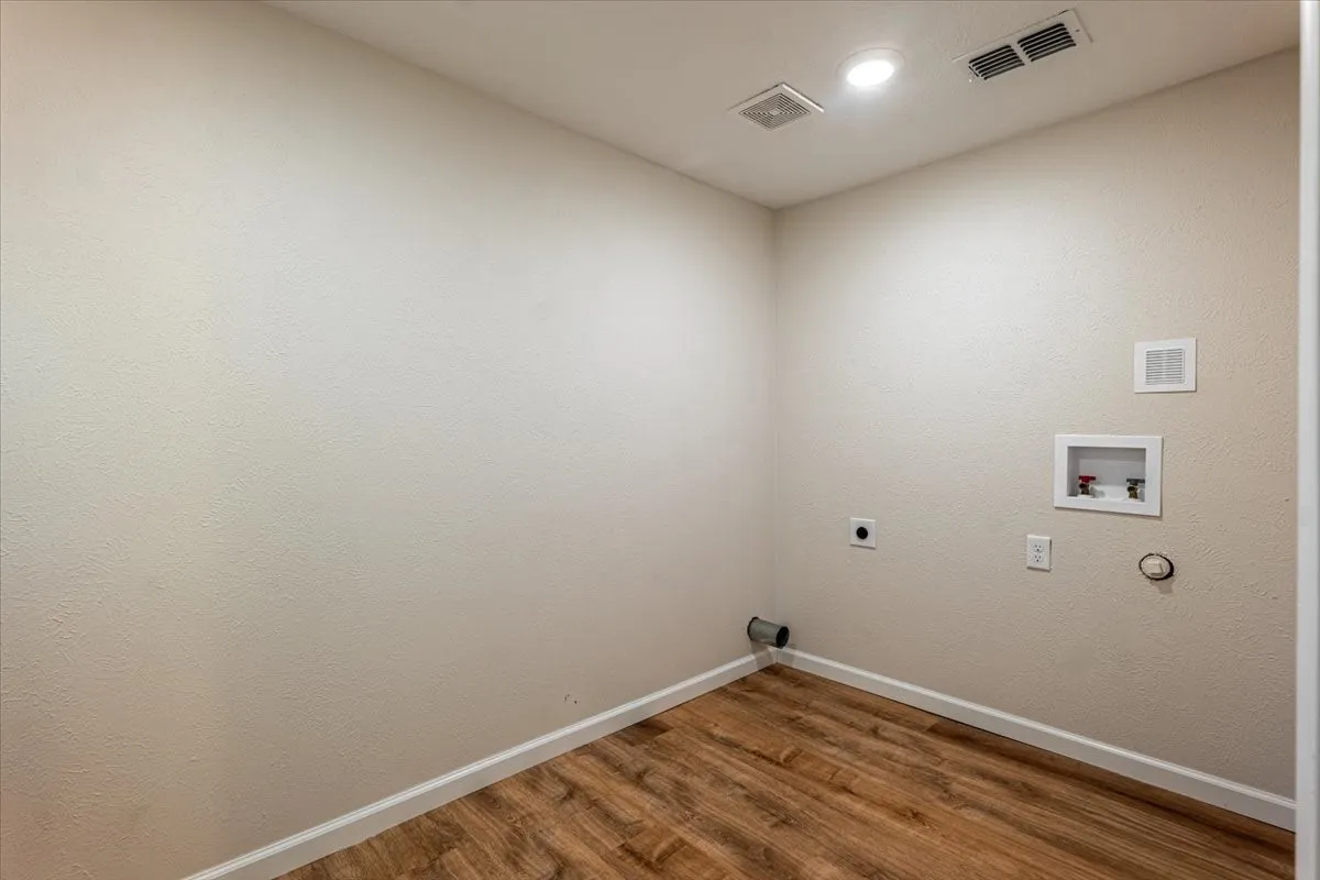 Single Family Residence For Sale in Erath County , 1762 N Mc Cart Street, Stephenville, Texas 76401, 4 Bedroom, 2 Bathroom, 1 Garage spaces, 1,990 Sqft, built in 1963, mls#21305333, Real Estate Agent in Stephenville, Homes For Sale in Erath county, Homes For Sale in Stephenville, Realtor in Stephenville Texas, Real Estate Brokerage Independent Realty Texas, Luminita Cordes Realtor