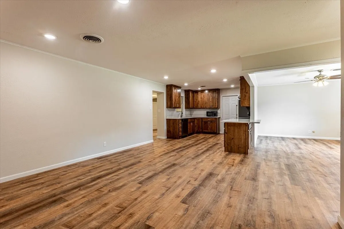 Single Family Residence For Sale in Erath County , 1762 N Mc Cart Street, Stephenville, Texas 76401, 4 Bedroom, 2 Bathroom, 1 Garage spaces, 1,990 Sqft, built in 1963, mls#21305333, Real Estate Agent in Stephenville, Homes For Sale in Erath county, Homes For Sale in Stephenville, Realtor in Stephenville Texas, Real Estate Brokerage Independent Realty Texas, Luminita Cordes Realtor