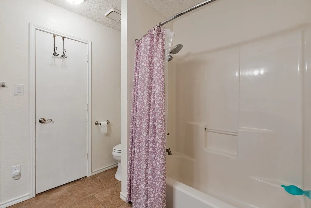 Single Family Residence For Sale in Tarrant County , 2085 Paint Pony Lane, Keller, Texas 76248, 4 Bedroom, 2 Bathroom, 2 Garage spaces, 1,744 Sqft, built in 1991, mls#21311166, Real Estate Agent in Keller, Homes For Sale in Tarrant county, Homes For Sale in Keller, Realtor in Keller Texas, Real Estate Brokerage Independent Realty Texas, Luminita Cordes Realtor