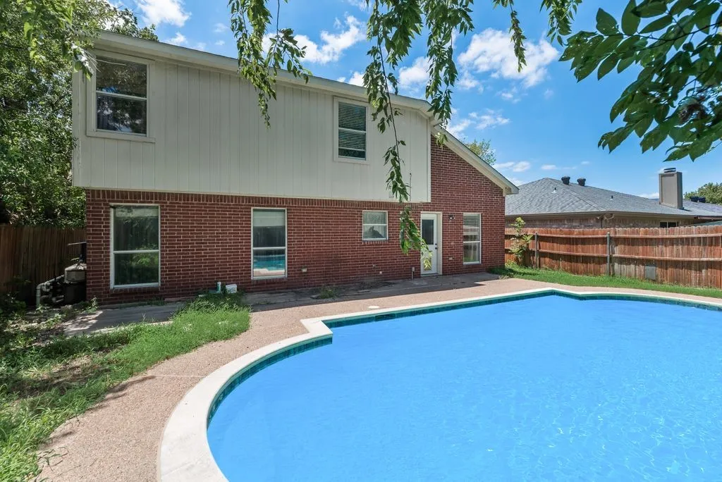 Single Family Residence For Sale in Tarrant County , 2085 Paint Pony Lane, Keller, Texas 76248, 4 Bedroom, 2 Bathroom, 2 Garage spaces, 1,744 Sqft, built in 1991, mls#21311166, Real Estate Agent in Keller, Homes For Sale in Tarrant county, Homes For Sale in Keller, Realtor in Keller Texas, Real Estate Brokerage Independent Realty Texas, Luminita Cordes Realtor