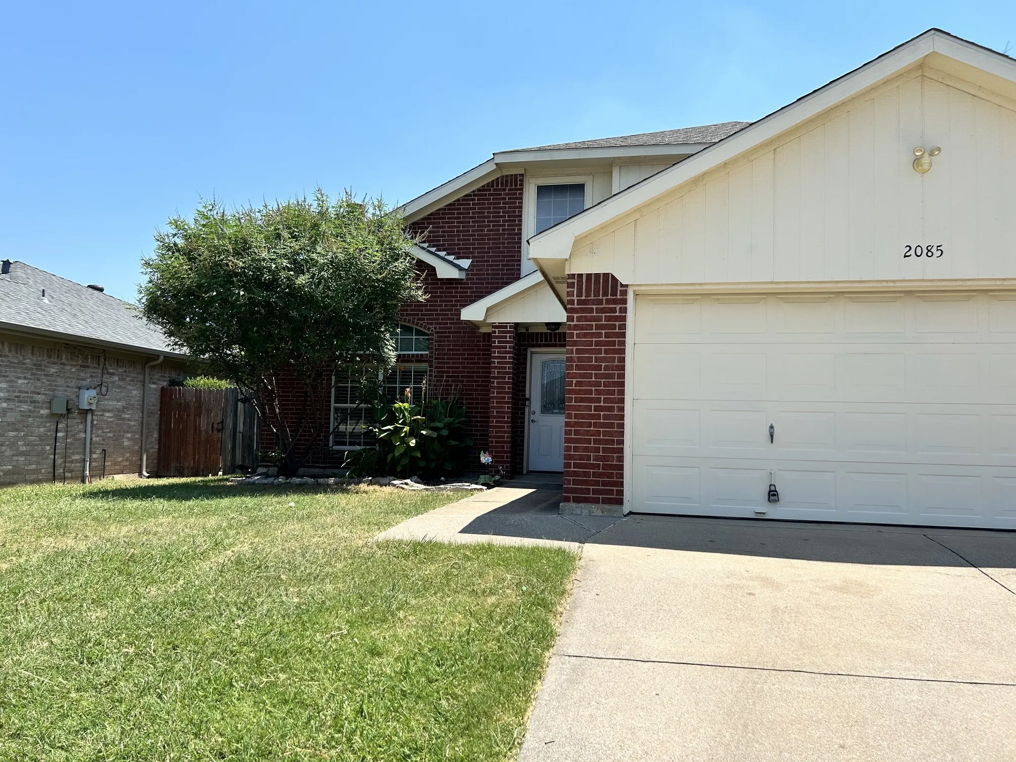 Single Family Residence For Sale in Tarrant County , 2085 Paint Pony Lane, Keller, Texas 76248, 4 Bedroom, 2 Bathroom, 2 Garage spaces, 1,744 Sqft, built in 1991, mls#21311166, Real Estate Agent in Keller, Homes For Sale in Tarrant county, Homes For Sale in Keller, Realtor in Keller Texas, Real Estate Brokerage Independent Realty Texas, Luminita Cordes Realtor