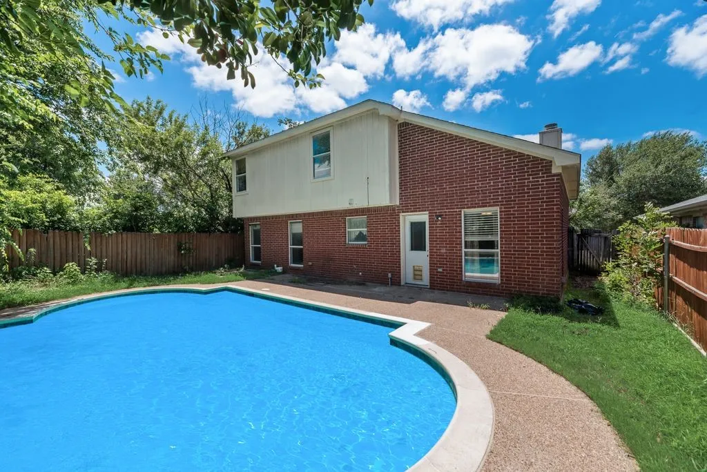 Single Family Residence For Sale in Tarrant County , 2085 Paint Pony Lane, Keller, Texas 76248, 4 Bedroom, 2 Bathroom, 2 Garage spaces, 1,744 Sqft, built in 1991, mls#21311166, Real Estate Agent in Keller, Homes For Sale in Tarrant county, Homes For Sale in Keller, Realtor in Keller Texas, Real Estate Brokerage Independent Realty Texas, Luminita Cordes Realtor