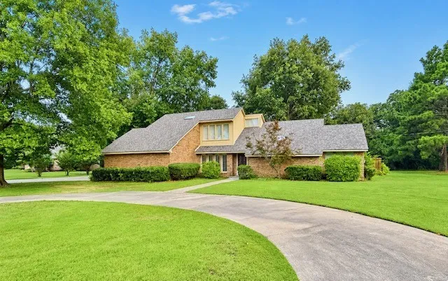 Single Family Residence For Sale in Lamar County , 4110 Lakeshore Drive, Reno, Texas 75462, 4 Bedrooms, 3 Bathrooms, 2 Garage spaces, 2,276 Sqft, built in 1987, Price $289,900, mls#21308690, Real Estate Agent in Reno, Homes For Sale in Lamar county, Homes For Sale in Reno, Realtor in Reno Texas, Real Estate Brokerage Independent Realty Texas, Luminita Cordes Realtor
