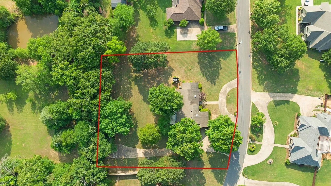 Single Family Residence For Sale in Lamar County , 4110 Lakeshore Drive, Reno, Texas 75462, 4 Bedrooms, 3 Bathrooms, 2 Garage spaces, 2,276 Sqft, built in 1987, Price $289,900, mls#21308690, Real Estate Agent in Reno, Homes For Sale in Lamar county, Homes For Sale in Reno, Realtor in Reno Texas, Real Estate Brokerage Independent Realty Texas, Luminita Cordes Realtor