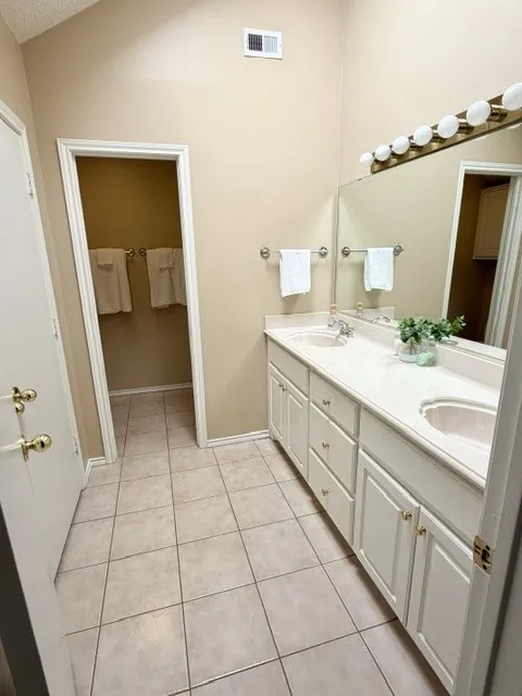 Single Family Residence For Sale in Lamar County , 4110 Lakeshore Drive, Reno, Texas 75462, 4 Bedrooms, 3 Bathrooms, 2 Garage spaces, 2,276 Sqft, built in 1987, Price $289,900, mls#21308690, Real Estate Agent in Reno, Homes For Sale in Lamar county, Homes For Sale in Reno, Realtor in Reno Texas, Real Estate Brokerage Independent Realty Texas, Luminita Cordes Realtor