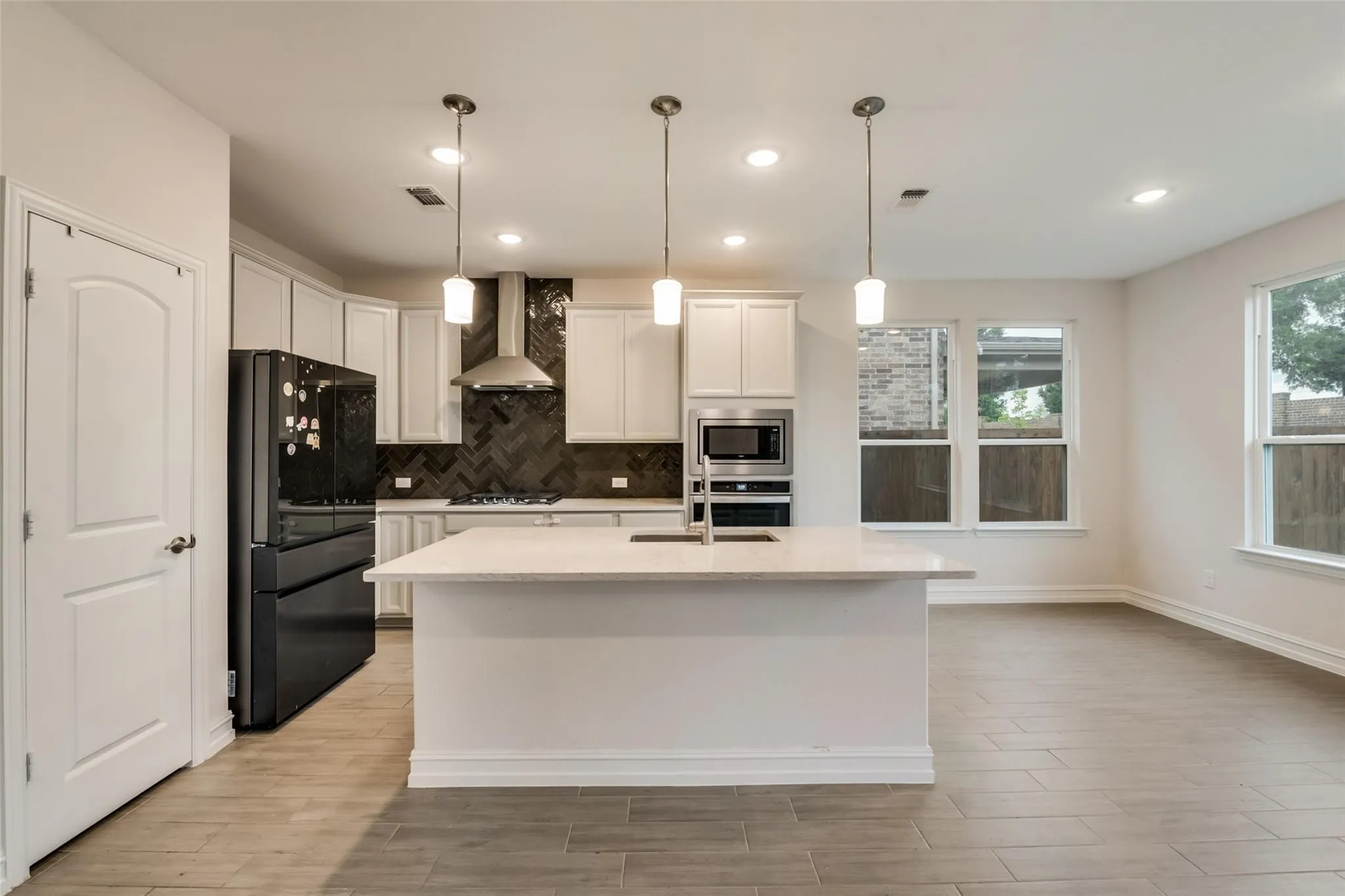 Single Family Residence For Rent in Dallas County , 714 Creekwater Lane, Garland, Texas 75043, 3 Bedroom, 3 Bathroom, 2 Garage spaces, 2,177 Sqft, built in 2022, mls#21311180, Real Estate Agent in Garland, Homes For Rent in Dallas county, Homes For Rent in Garland, Realtor in Garland Texas, Real Estate Brokerage Independent Realty Texas, Luminita Cordes Realtor