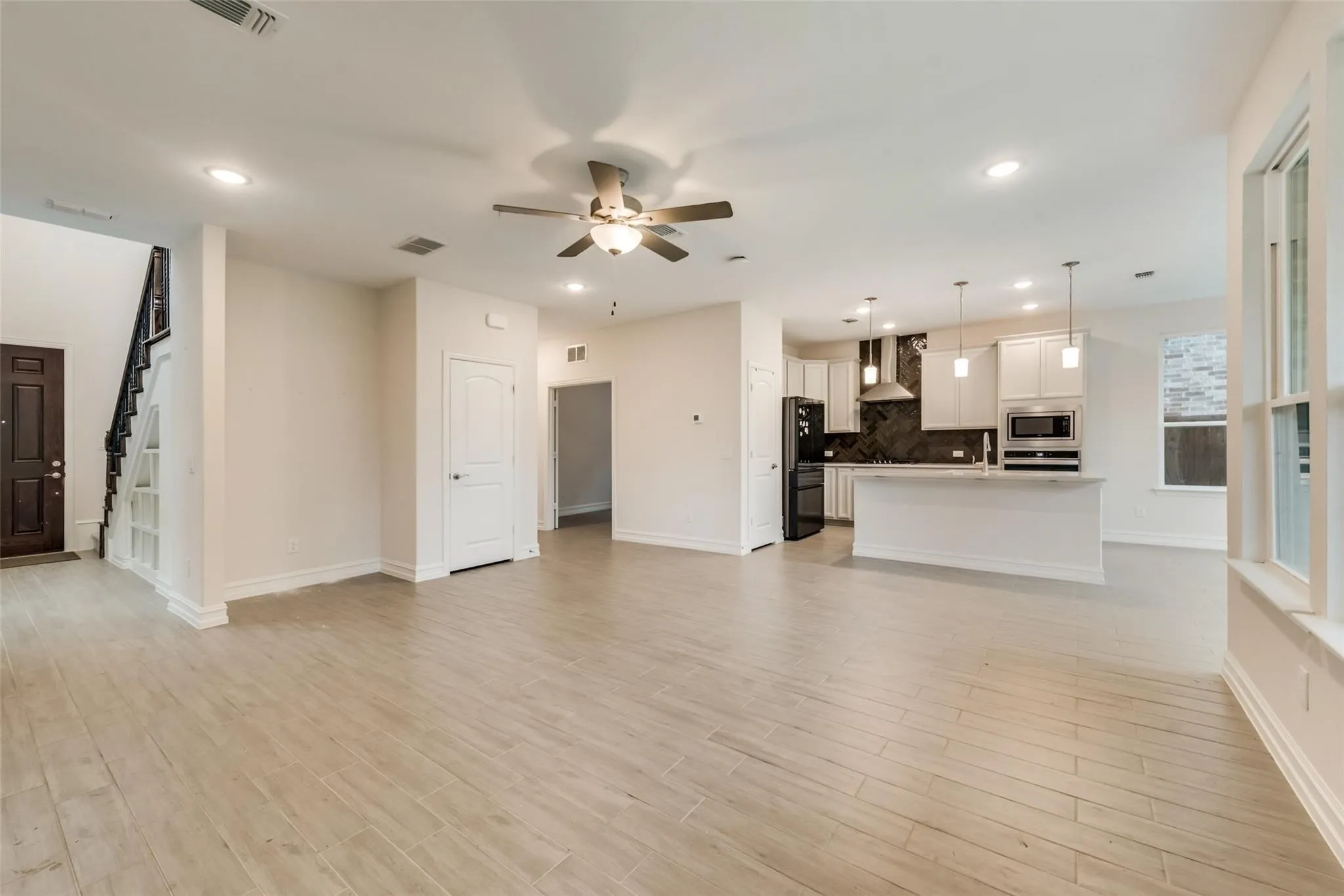 Single Family Residence For Rent in Dallas County , 714 Creekwater Lane, Garland, Texas 75043, 3 Bedroom, 3 Bathroom, 2 Garage spaces, 2,177 Sqft, built in 2022, mls#21311180, Real Estate Agent in Garland, Homes For Rent in Dallas county, Homes For Rent in Garland, Realtor in Garland Texas, Real Estate Brokerage Independent Realty Texas, Luminita Cordes Realtor