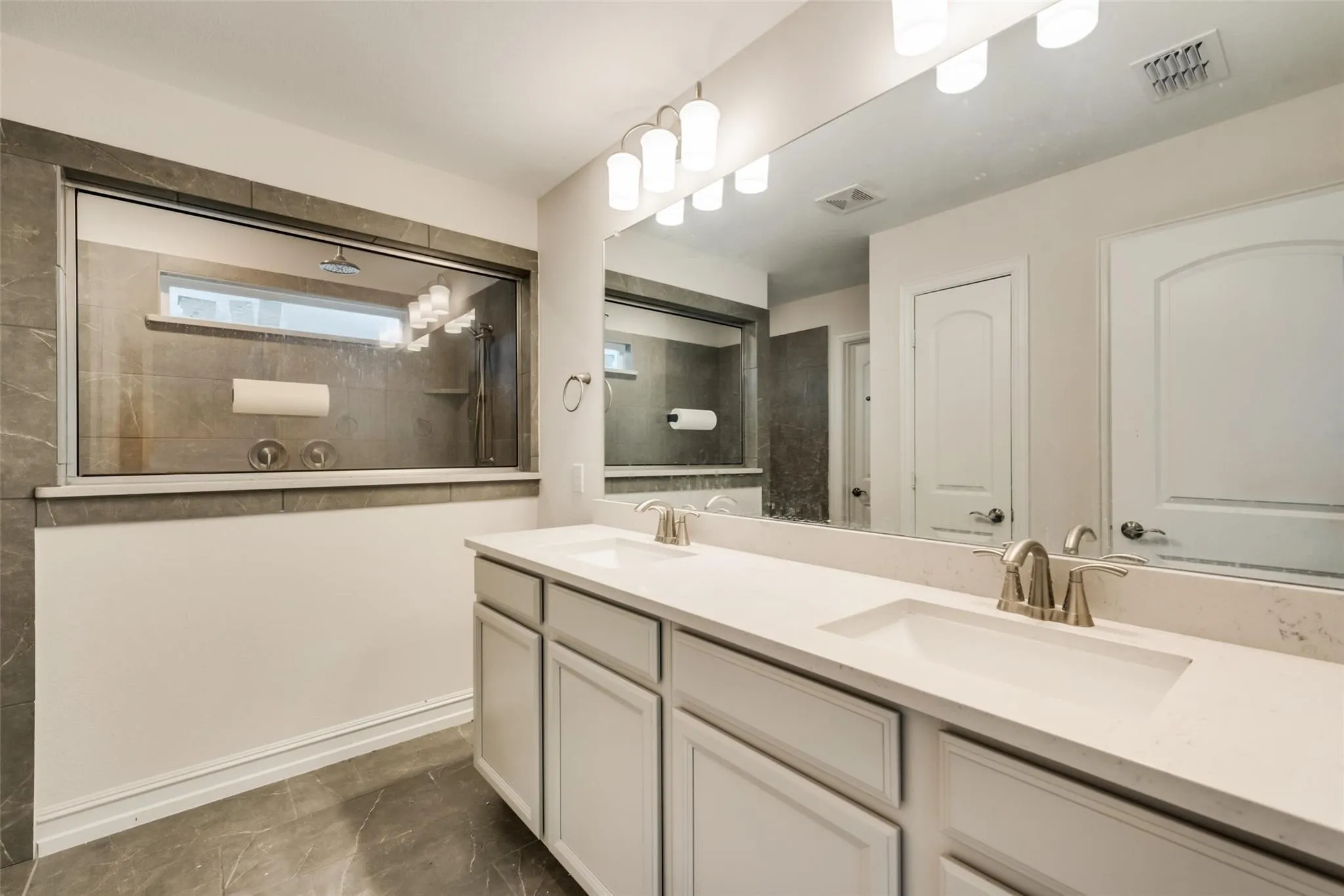 Single Family Residence For Rent in Dallas County , 714 Creekwater Lane, Garland, Texas 75043, 3 Bedroom, 3 Bathroom, 2 Garage spaces, 2,177 Sqft, built in 2022, mls#21311180, Real Estate Agent in Garland, Homes For Rent in Dallas county, Homes For Rent in Garland, Realtor in Garland Texas, Real Estate Brokerage Independent Realty Texas, Luminita Cordes Realtor
