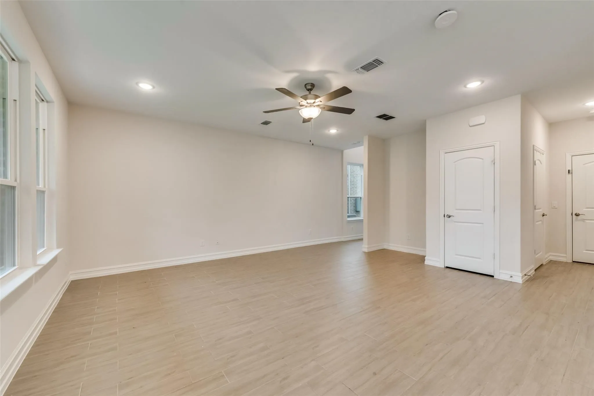 Single Family Residence For Rent in Dallas County , 714 Creekwater Lane, Garland, Texas 75043, 3 Bedroom, 3 Bathroom, 2 Garage spaces, 2,177 Sqft, built in 2022, mls#21311180, Real Estate Agent in Garland, Homes For Rent in Dallas county, Homes For Rent in Garland, Realtor in Garland Texas, Real Estate Brokerage Independent Realty Texas, Luminita Cordes Realtor