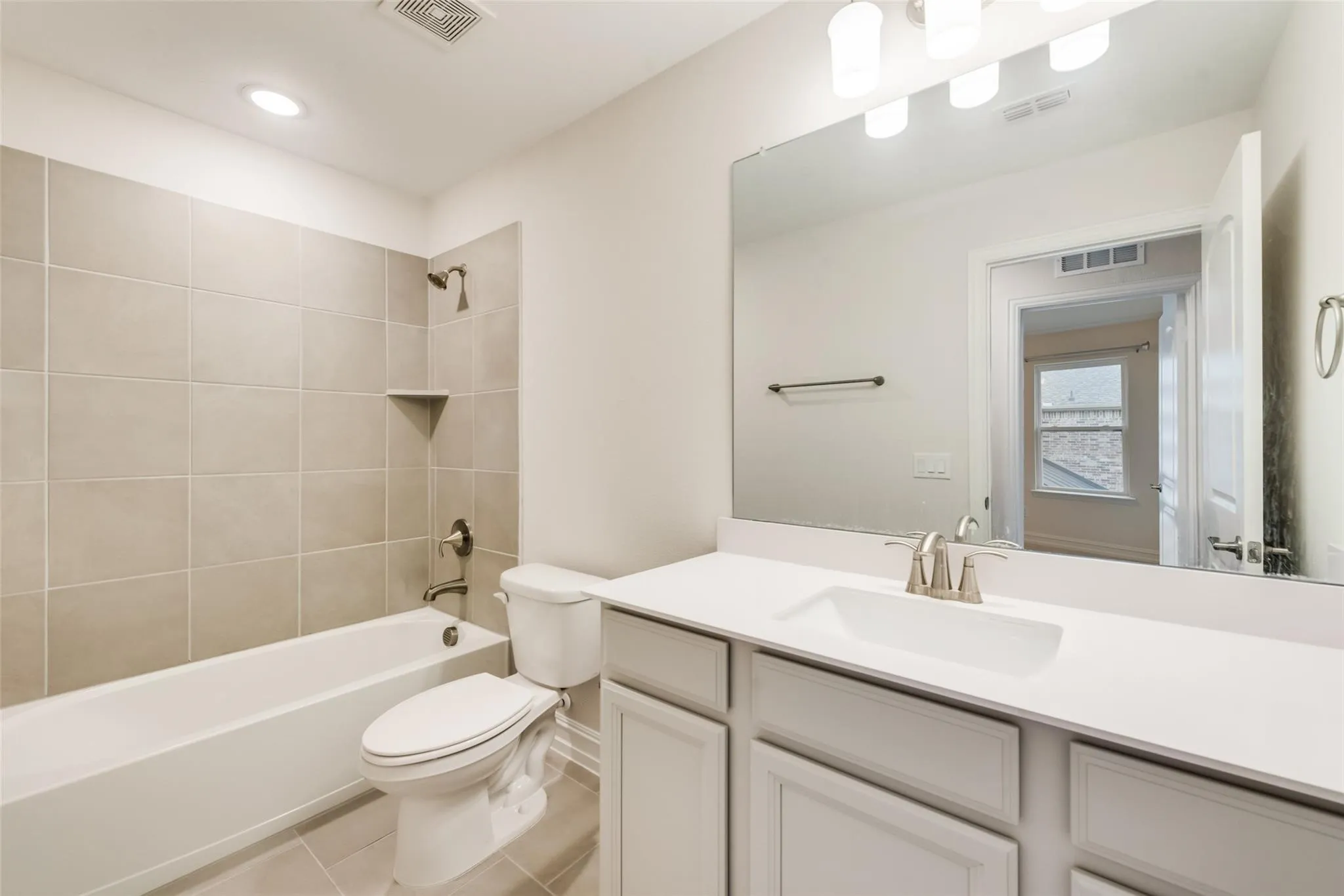 Single Family Residence For Rent in Dallas County , 714 Creekwater Lane, Garland, Texas 75043, 3 Bedroom, 3 Bathroom, 2 Garage spaces, 2,177 Sqft, built in 2022, mls#21311180, Real Estate Agent in Garland, Homes For Rent in Dallas county, Homes For Rent in Garland, Realtor in Garland Texas, Real Estate Brokerage Independent Realty Texas, Luminita Cordes Realtor