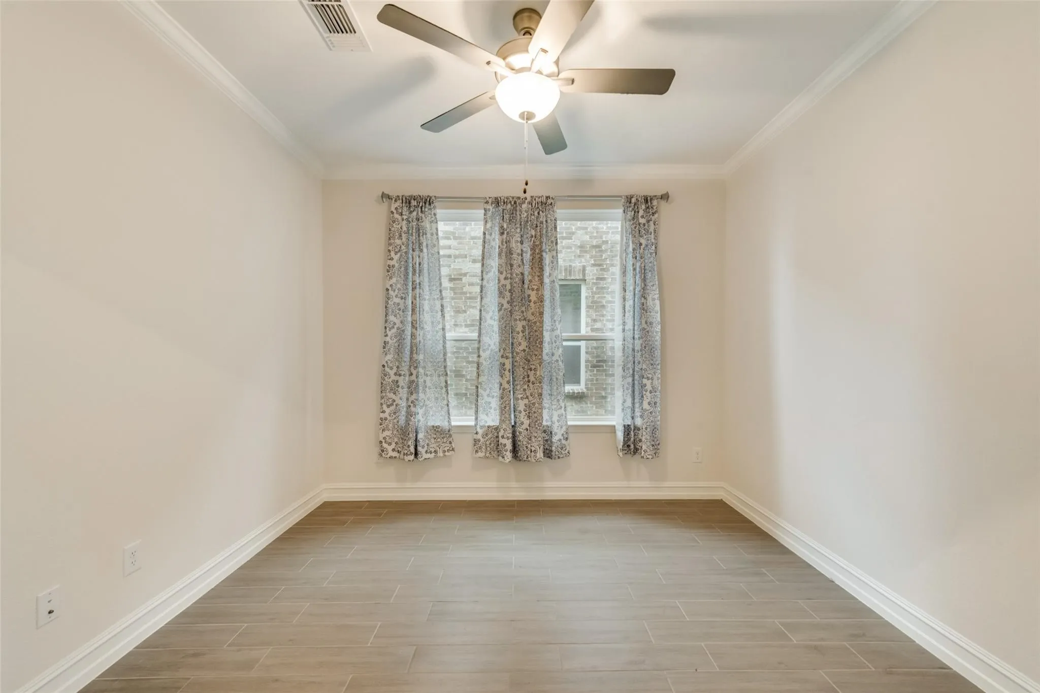 Single Family Residence For Rent in Dallas County , 714 Creekwater Lane, Garland, Texas 75043, 3 Bedroom, 3 Bathroom, 2 Garage spaces, 2,177 Sqft, built in 2022, mls#21311180, Real Estate Agent in Garland, Homes For Rent in Dallas county, Homes For Rent in Garland, Realtor in Garland Texas, Real Estate Brokerage Independent Realty Texas, Luminita Cordes Realtor