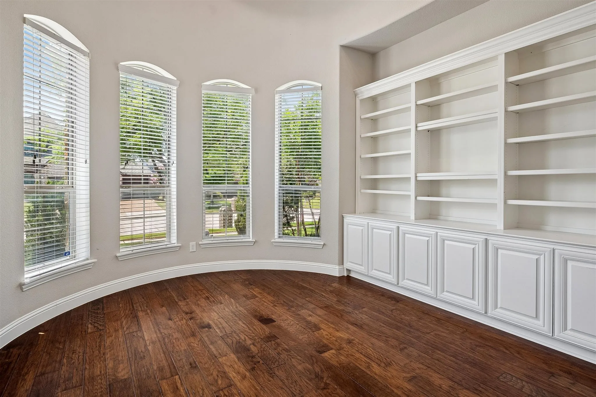 Single Family Residence For Sale in Collin County , 870 Sagebrush Drive, Prosper, Texas 75078, 4 Bedroom, 4 Bathroom, 3 Garage spaces, 3,864 Sqft, built in 2014, Price $730,000, mls#21309863, Real Estate Agent in Prosper, Homes For Sale in Collin county, Homes For Sale in Prosper, Realtor in Prosper Texas, Real Estate Brokerage Independent Realty Texas, Luminita Cordes Realtor