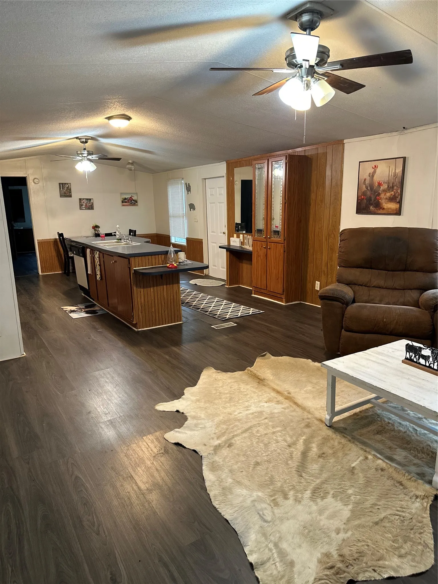 Mobile Home For Sale in Erath County , 1250 N Belknap Street, Stephenville, Texas 76401, 2 Bedrooms, 2 Bathrooms, Garage spaces, 1,088 Sqft, built in 1999, Price $115,000, mls#21308117, Real Estate Agent in Stephenville, Homes For Sale in Erath county, Homes For Sale in Stephenville, Realtor in Stephenville Texas, Real Estate Brokerage Independent Realty Texas, Luminita Cordes Realtor