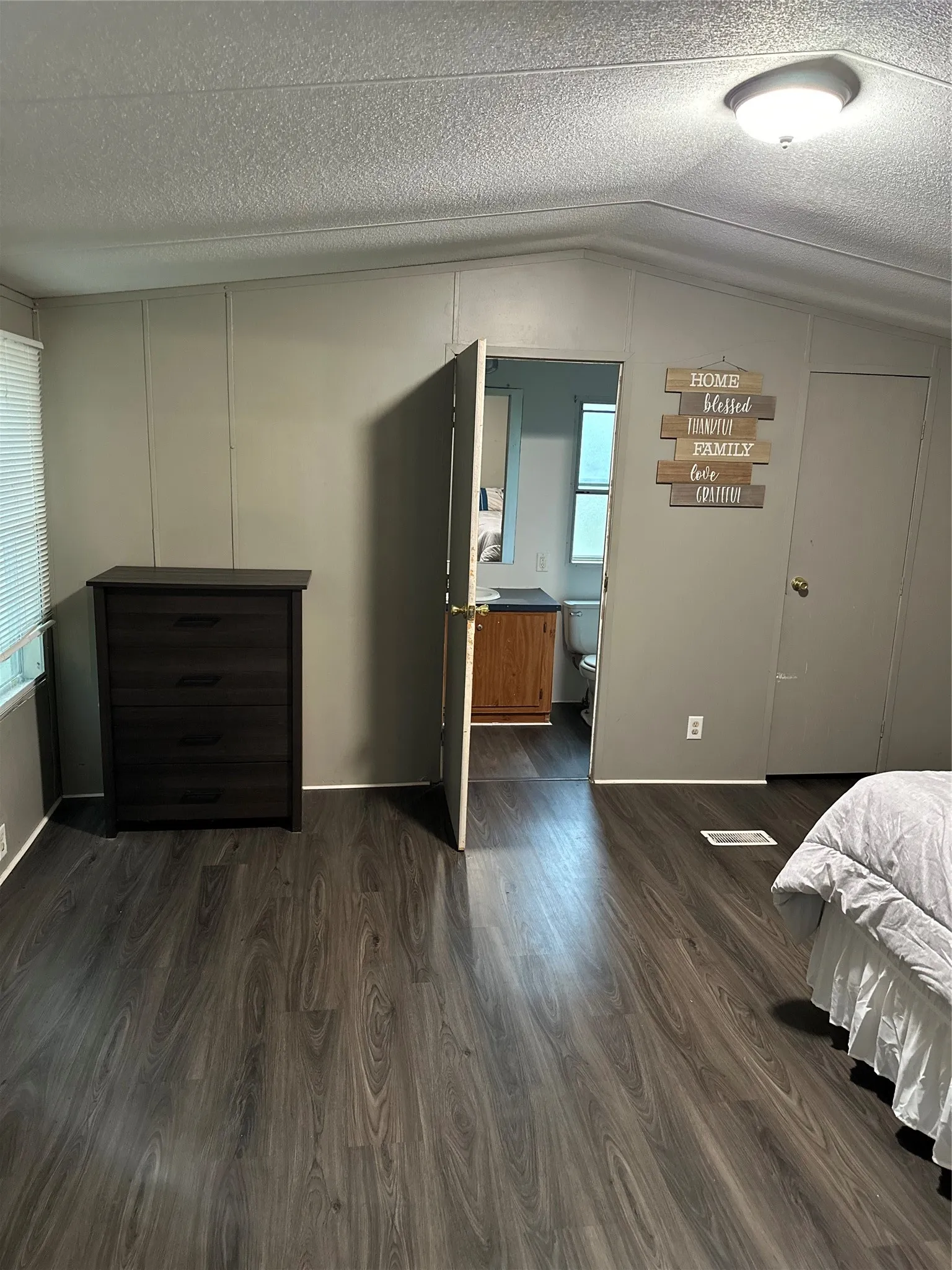 Mobile Home For Sale in Erath County , 1250 N Belknap Street, Stephenville, Texas 76401, 2 Bedrooms, 2 Bathrooms, Garage spaces, 1,088 Sqft, built in 1999, Price $115,000, mls#21308117, Real Estate Agent in Stephenville, Homes For Sale in Erath county, Homes For Sale in Stephenville, Realtor in Stephenville Texas, Real Estate Brokerage Independent Realty Texas, Luminita Cordes Realtor