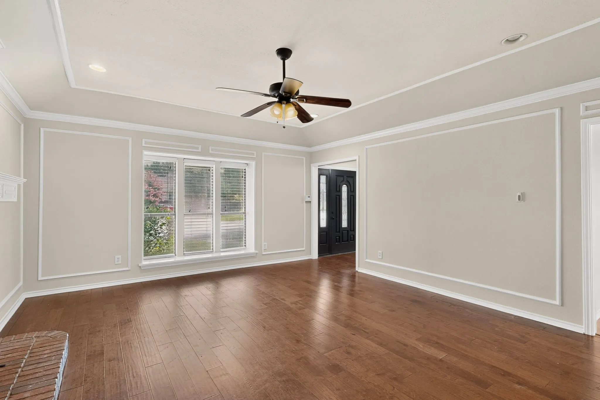 Single Family Residence For Sale in Tarrant County , 1900 Thames Drive, Arlington, Texas 76017, 4 Bedroom, 3 Bathroom, 2 Garage spaces, 2,635 Sqft, built in 1984, mls#21299190, Real Estate Agent in Arlington, Homes For Sale in Tarrant county, Homes For Sale in Arlington, Realtor in Arlington Texas, Real Estate Brokerage Independent Realty Texas, Luminita Cordes Realtor