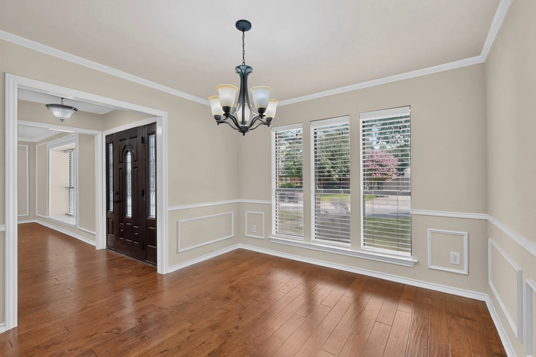 Single Family Residence For Sale in Tarrant County , 1900 Thames Drive, Arlington, Texas 76017, 4 Bedroom, 3 Bathroom, 2 Garage spaces, 2,635 Sqft, built in 1984, mls#21299190, Real Estate Agent in Arlington, Homes For Sale in Tarrant county, Homes For Sale in Arlington, Realtor in Arlington Texas, Real Estate Brokerage Independent Realty Texas, Luminita Cordes Realtor