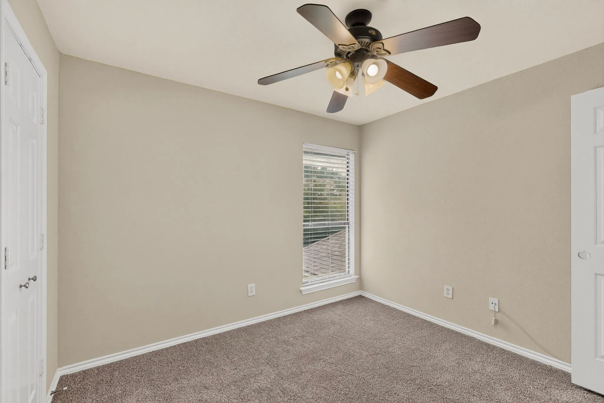 Single Family Residence For Sale in Tarrant County , 1900 Thames Drive, Arlington, Texas 76017, 4 Bedroom, 3 Bathroom, 2 Garage spaces, 2,635 Sqft, built in 1984, mls#21299190, Real Estate Agent in Arlington, Homes For Sale in Tarrant county, Homes For Sale in Arlington, Realtor in Arlington Texas, Real Estate Brokerage Independent Realty Texas, Luminita Cordes Realtor