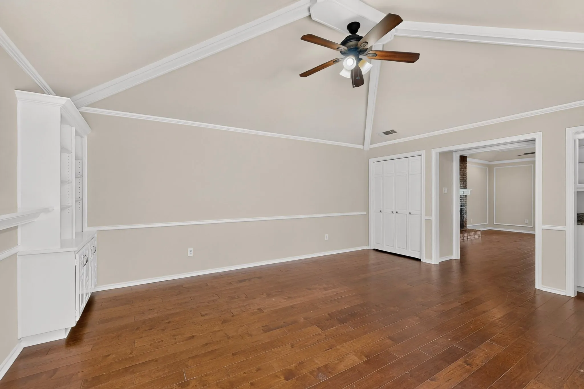 Single Family Residence For Sale in Tarrant County , 1900 Thames Drive, Arlington, Texas 76017, 4 Bedroom, 3 Bathroom, 2 Garage spaces, 2,635 Sqft, built in 1984, mls#21299190, Real Estate Agent in Arlington, Homes For Sale in Tarrant county, Homes For Sale in Arlington, Realtor in Arlington Texas, Real Estate Brokerage Independent Realty Texas, Luminita Cordes Realtor
