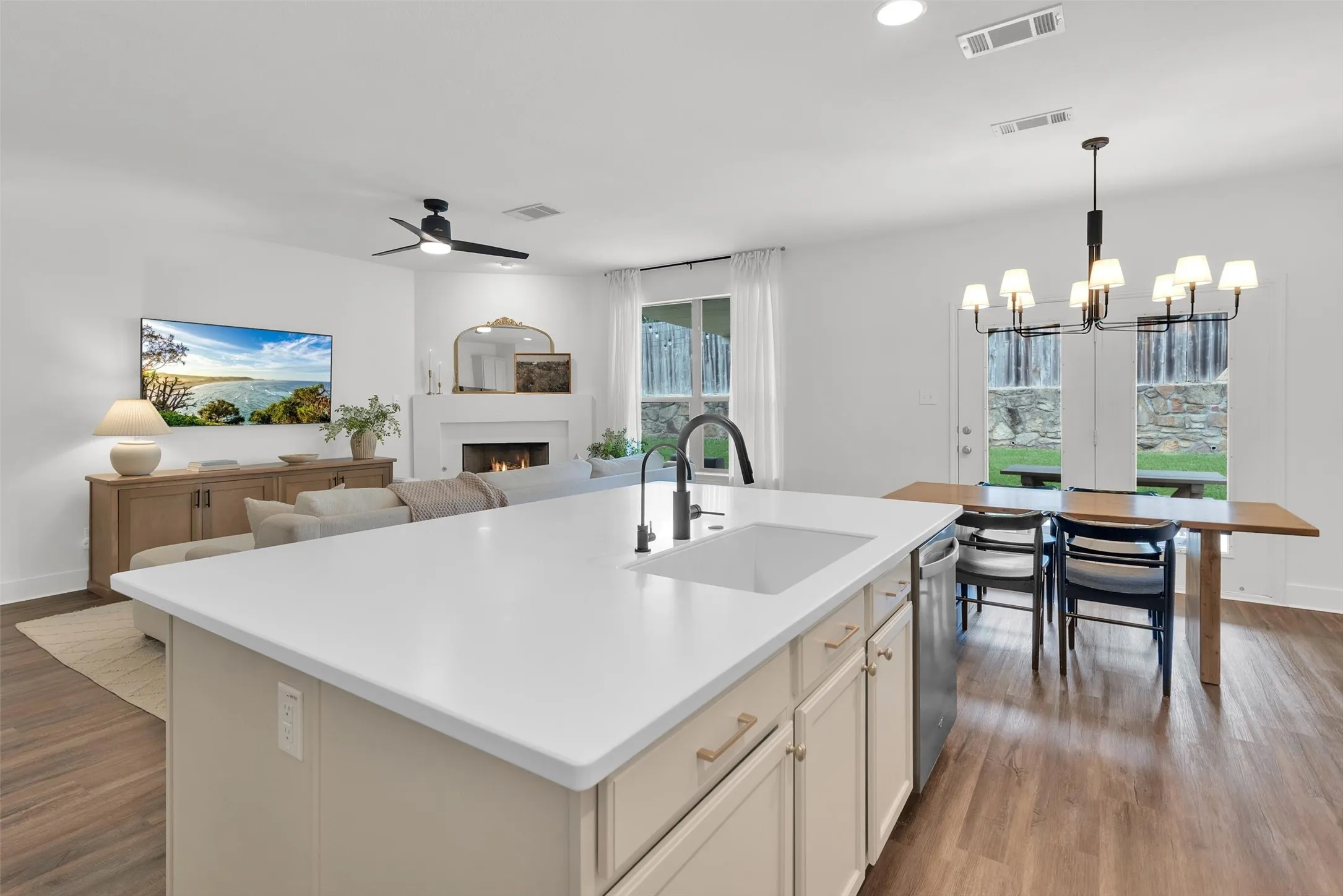 Single Family Residence For Sale in Collin County , 305 Fisherman Trail, Melissa, Texas 75454, 3 Bedroom, 2 Bathroom, 2 Garage spaces, 1,701 Sqft, built in 2006, mls#21311195, Real Estate Agent in Melissa, Homes For Sale in Collin county, Homes For Sale in Melissa, Realtor in Melissa Texas, Real Estate Brokerage Independent Realty Texas, Luminita Cordes Realtor