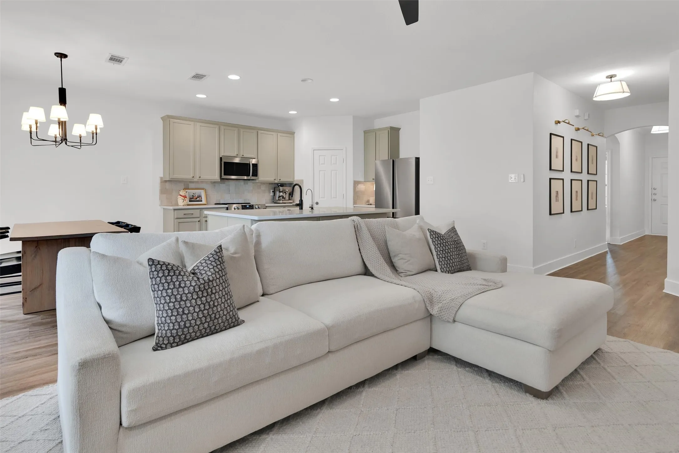 Single Family Residence For Sale in Collin County , 305 Fisherman Trail, Melissa, Texas 75454, 3 Bedroom, 2 Bathroom, 2 Garage spaces, 1,701 Sqft, built in 2006, mls#21311195, Real Estate Agent in Melissa, Homes For Sale in Collin county, Homes For Sale in Melissa, Realtor in Melissa Texas, Real Estate Brokerage Independent Realty Texas, Luminita Cordes Realtor