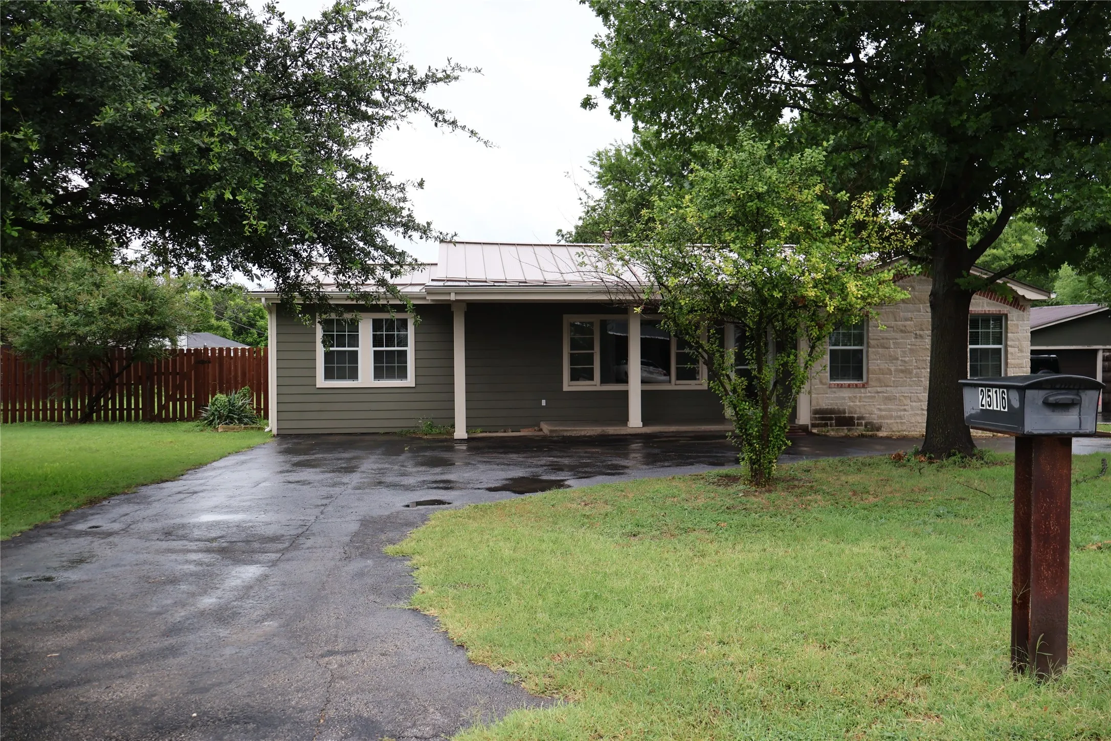 Single Family Residence For Rent in Tarrant County , 2516 Norfleet Street, Sansom Park, Texas 76114, 3 Bedroom, 2 Bathroom, Garage spaces, 1,838 Sqft, built in 1955, mls#21311094, Real Estate Agent in Sansom Park, Homes For Rent in Tarrant county, Homes For Rent in Sansom Park, Realtor in Sansom Park Texas, Real Estate Brokerage Independent Realty Texas, Luminita Cordes Realtor