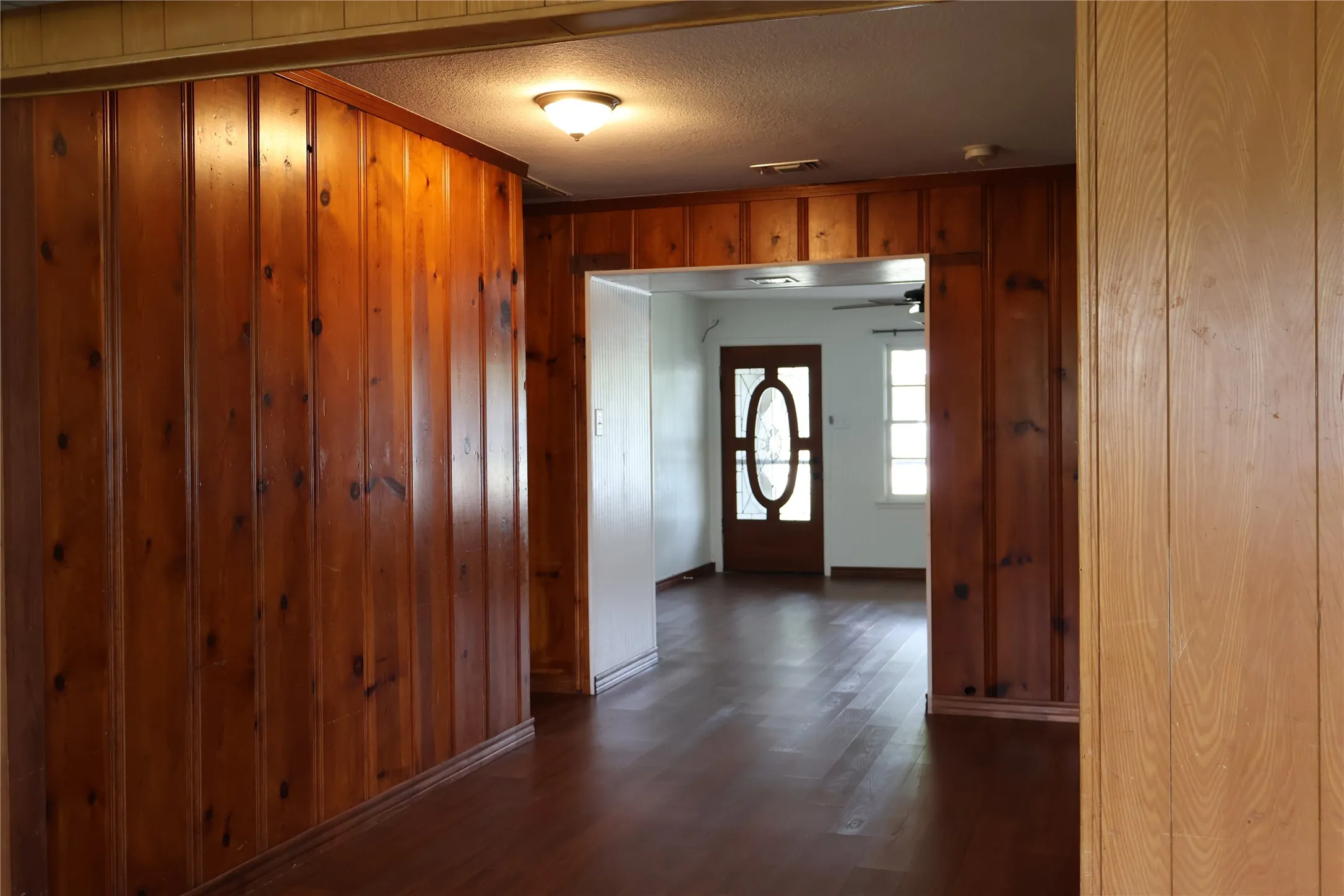 Single Family Residence For Rent in Tarrant County , 2516 Norfleet Street, Sansom Park, Texas 76114, 3 Bedroom, 2 Bathroom, Garage spaces, 1,838 Sqft, built in 1955, mls#21311094, Real Estate Agent in Sansom Park, Homes For Rent in Tarrant county, Homes For Rent in Sansom Park, Realtor in Sansom Park Texas, Real Estate Brokerage Independent Realty Texas, Luminita Cordes Realtor