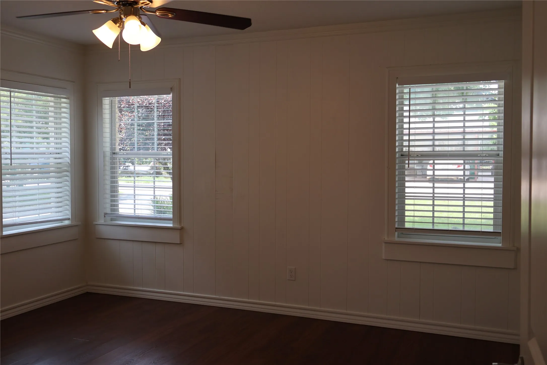 Single Family Residence For Rent in Tarrant County , 2516 Norfleet Street, Sansom Park, Texas 76114, 3 Bedroom, 2 Bathroom, Garage spaces, 1,838 Sqft, built in 1955, mls#21311094, Real Estate Agent in Sansom Park, Homes For Rent in Tarrant county, Homes For Rent in Sansom Park, Realtor in Sansom Park Texas, Real Estate Brokerage Independent Realty Texas, Luminita Cordes Realtor