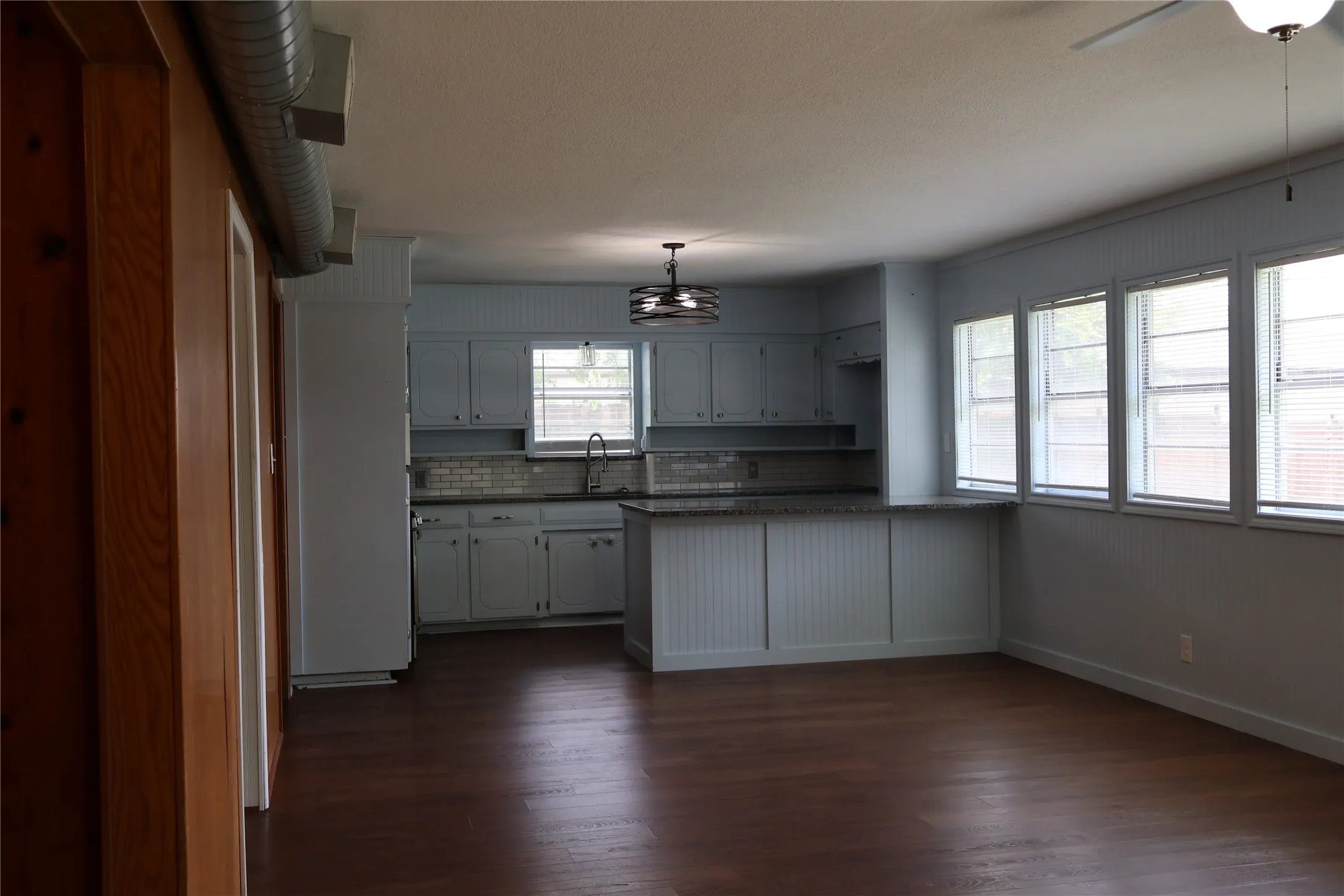 Single Family Residence For Rent in Tarrant County , 2516 Norfleet Street, Sansom Park, Texas 76114, 3 Bedroom, 2 Bathroom, Garage spaces, 1,838 Sqft, built in 1955, mls#21311094, Real Estate Agent in Sansom Park, Homes For Rent in Tarrant county, Homes For Rent in Sansom Park, Realtor in Sansom Park Texas, Real Estate Brokerage Independent Realty Texas, Luminita Cordes Realtor