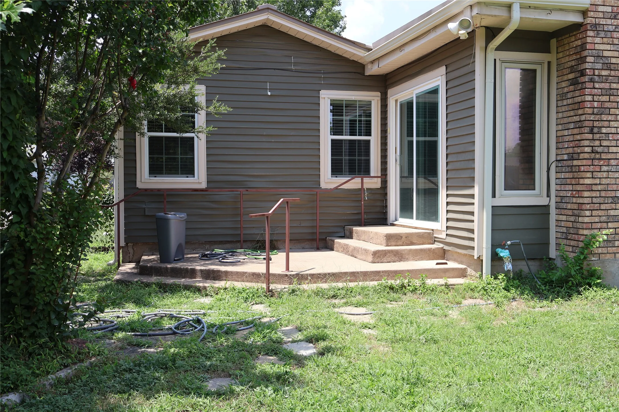 Single Family Residence For Rent in Tarrant County , 2516 Norfleet Street, Sansom Park, Texas 76114, 3 Bedroom, 2 Bathroom, Garage spaces, 1,838 Sqft, built in 1955, mls#21311094, Real Estate Agent in Sansom Park, Homes For Rent in Tarrant county, Homes For Rent in Sansom Park, Realtor in Sansom Park Texas, Real Estate Brokerage Independent Realty Texas, Luminita Cordes Realtor