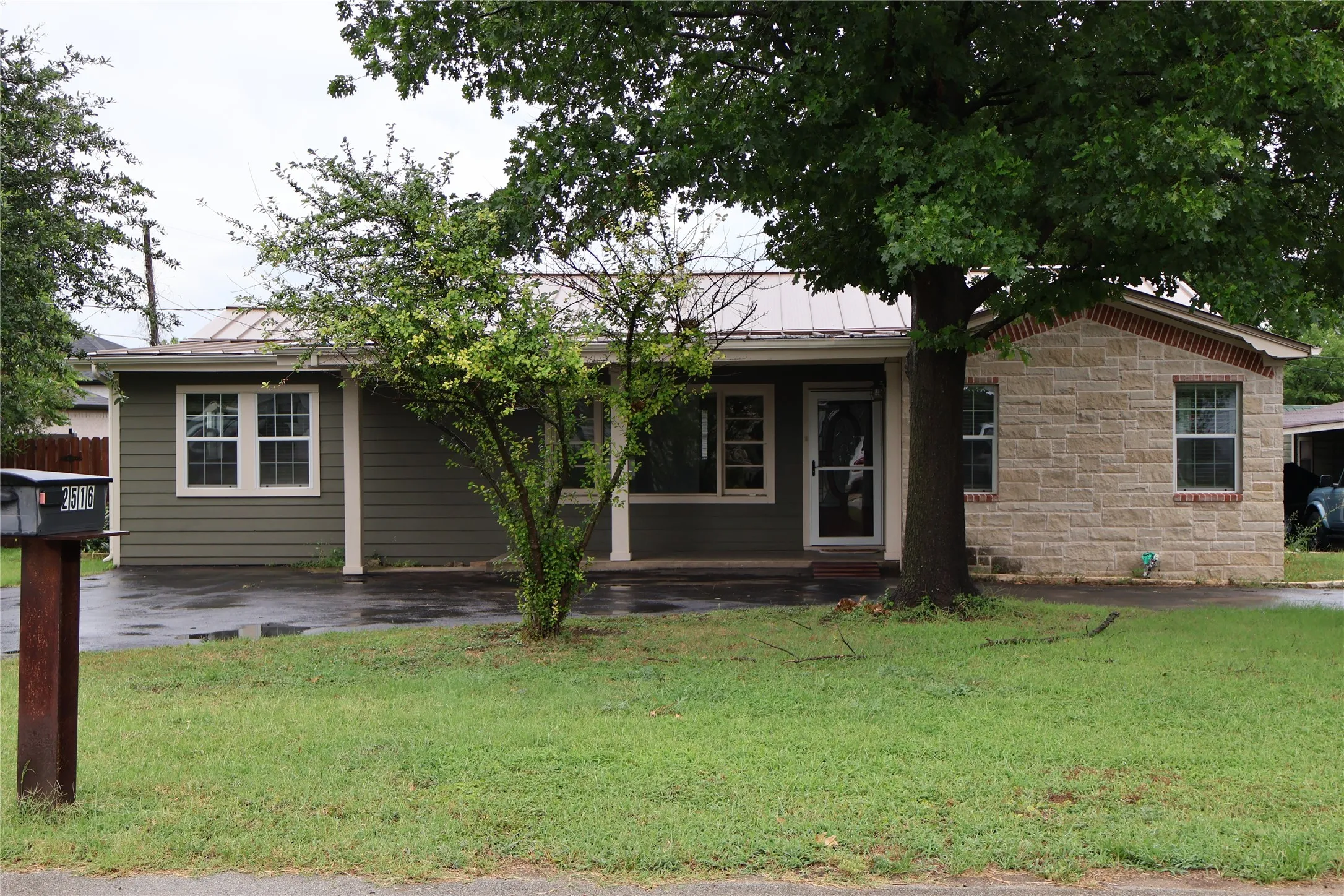 Single Family Residence For Rent in Tarrant County , 2516 Norfleet Street, Sansom Park, Texas 76114, 3 Bedroom, 2 Bathroom, Garage spaces, 1,838 Sqft, built in 1955, mls#21311094, Real Estate Agent in Sansom Park, Homes For Rent in Tarrant county, Homes For Rent in Sansom Park, Realtor in Sansom Park Texas, Real Estate Brokerage Independent Realty Texas, Luminita Cordes Realtor