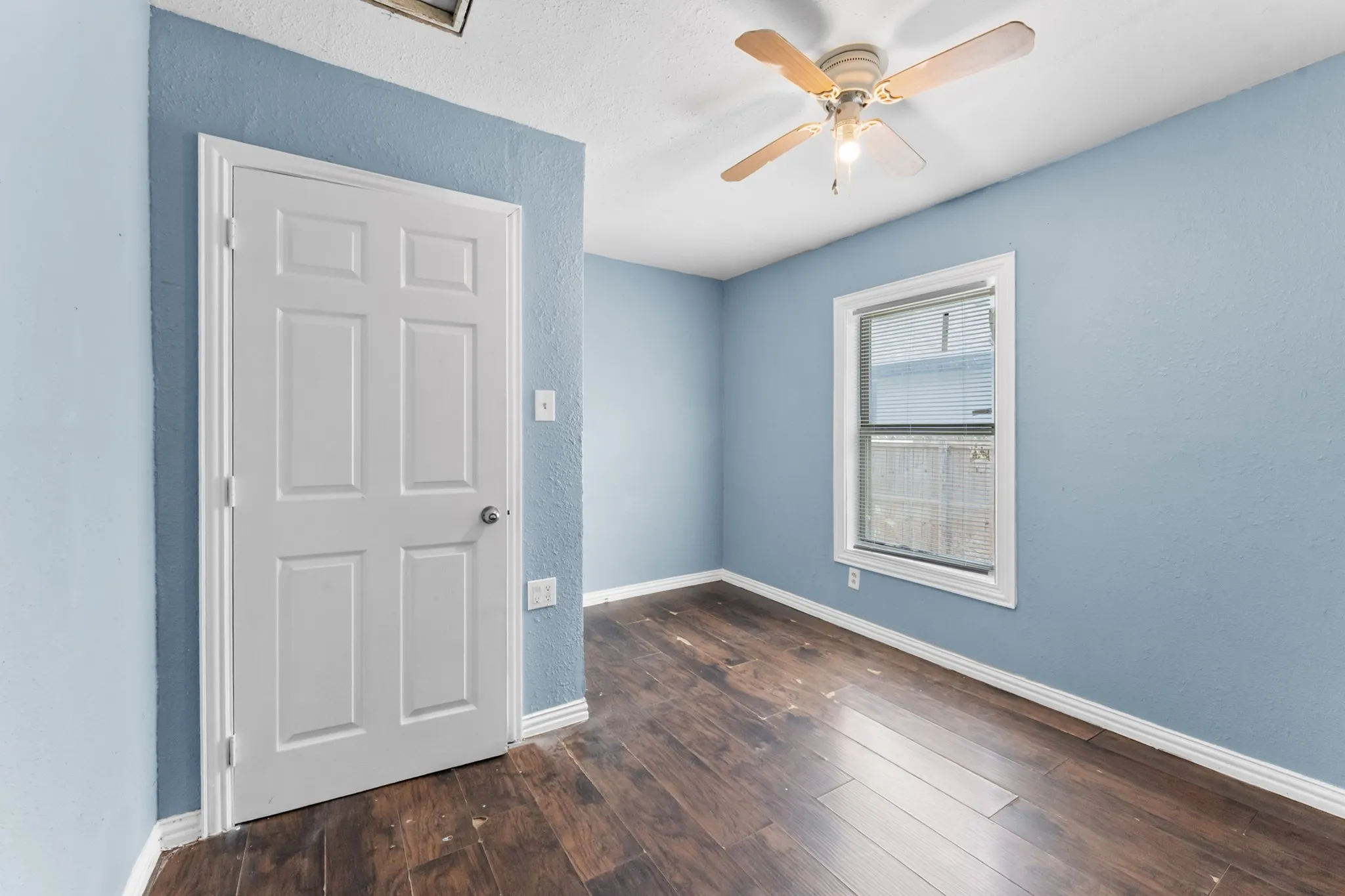 Single Family Residence For Sale in Dallas County , 1612 Harris Court, Dallas, Texas 75223, 3 Bedroom, 1 Bathroom, Garage spaces, 936 Sqft, built in 1925, mls#21311225, Real Estate Agent in Dallas, Homes For Sale in Dallas county, Homes For Sale in Dallas, Realtor in Dallas Texas, Real Estate Brokerage Independent Realty Texas, Luminita Cordes Realtor