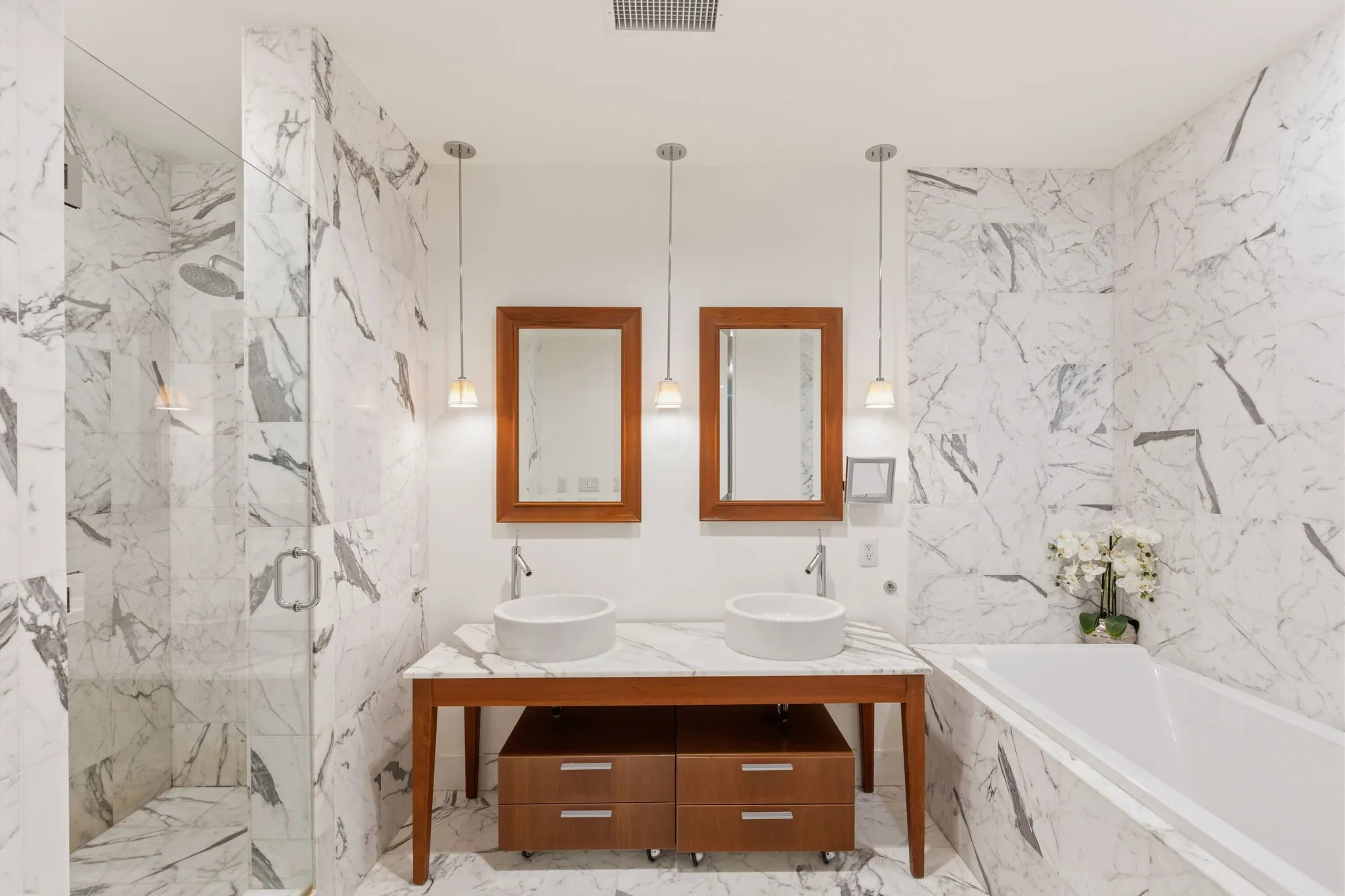 Condominium For Rent in Dallas County , 2200 Victory Avenue 1604, Dallas, Texas 75219, 2 Bedroom, 3 Bathroom, 3 Garage spaces, 2,178 Sqft, built in 2007, mls#21297663, Real Estate Agent in Dallas, Homes For Rent in Dallas county, Homes For Rent in Dallas, Realtor in Dallas Texas, Real Estate Brokerage Independent Realty Texas, Luminita Cordes Realtor