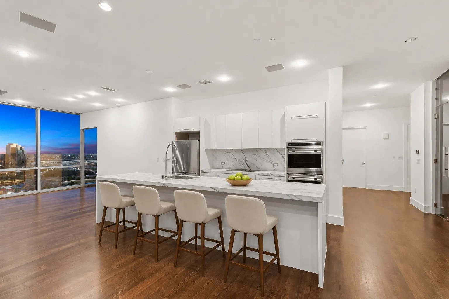 Condominium For Rent in Dallas County , 2200 Victory Avenue 1604, Dallas, Texas 75219, 2 Bedroom, 3 Bathroom, 3 Garage spaces, 2,178 Sqft, built in 2007, mls#21297663, Real Estate Agent in Dallas, Homes For Rent in Dallas county, Homes For Rent in Dallas, Realtor in Dallas Texas, Real Estate Brokerage Independent Realty Texas, Luminita Cordes Realtor