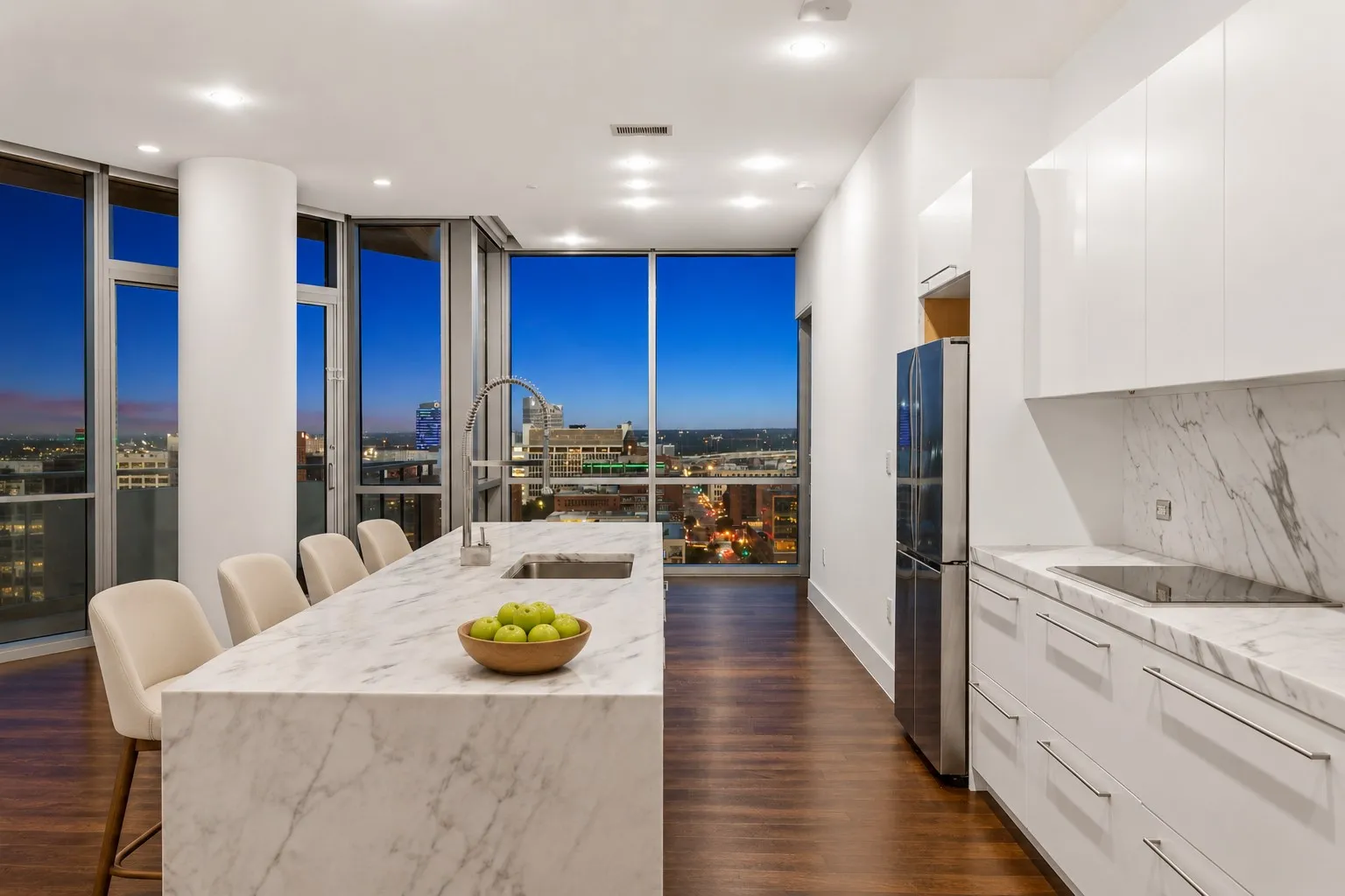 Condominium For Rent in Dallas County , 2200 Victory Avenue 1604, Dallas, Texas 75219, 2 Bedroom, 3 Bathroom, 3 Garage spaces, 2,178 Sqft, built in 2007, mls#21297663, Real Estate Agent in Dallas, Homes For Rent in Dallas county, Homes For Rent in Dallas, Realtor in Dallas Texas, Real Estate Brokerage Independent Realty Texas, Luminita Cordes Realtor