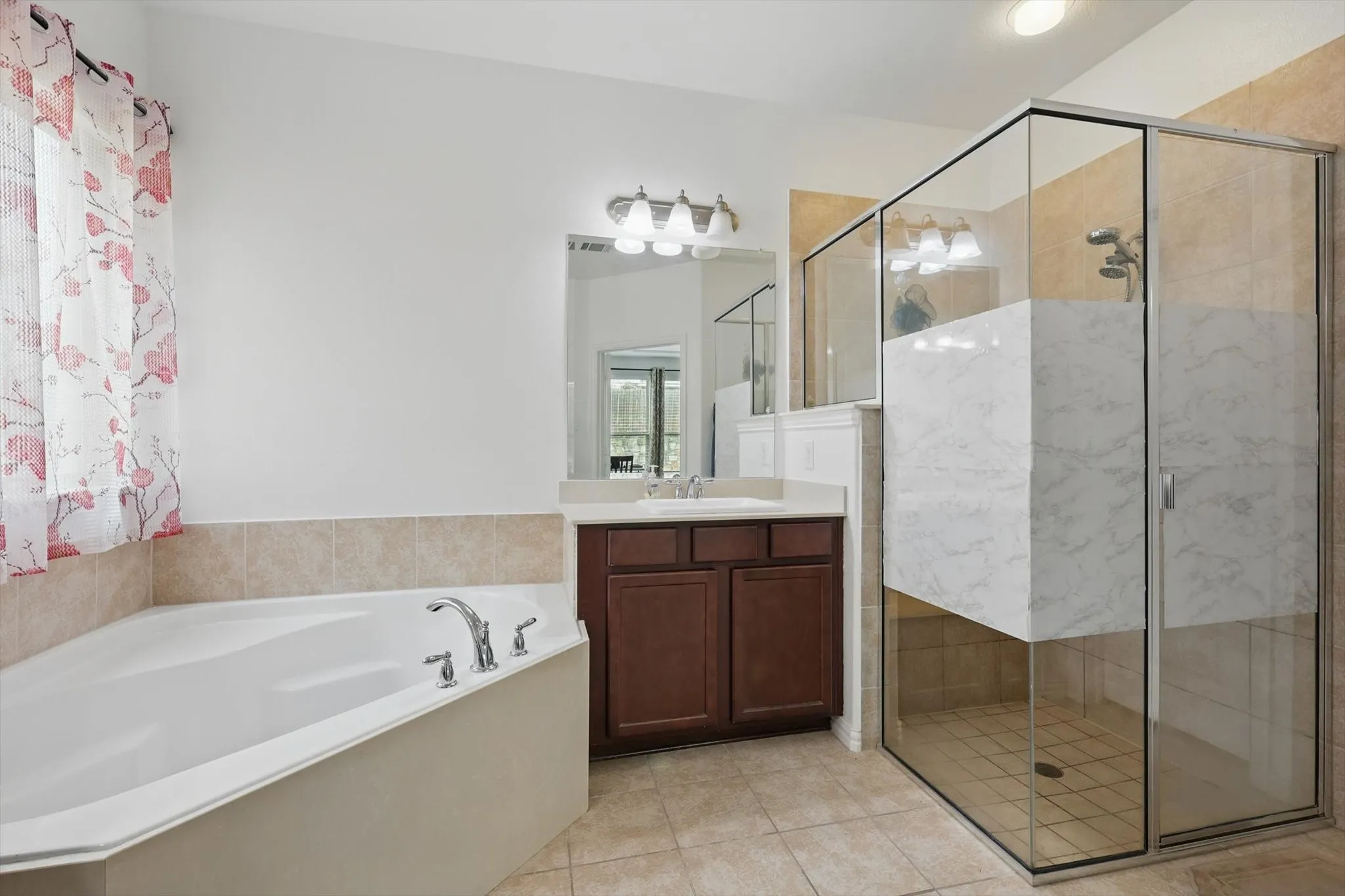 Single Family Residence For Rent in Collin County , 1605 Lisburn Drive, Mc Kinney, Texas 75071, 4 Bedrooms, 4 Bathrooms, 2 Garage spaces, 3,565 Sqft, built in 2015, Price $3,300, mls#21308475, Real Estate Agent in Mc Kinney, Homes For Rent in Collin county, Homes For Rent in Mc Kinney, Realtor in Mc Kinney Texas, Real Estate Brokerage Independent Realty Texas, Luminita Cordes Realtor